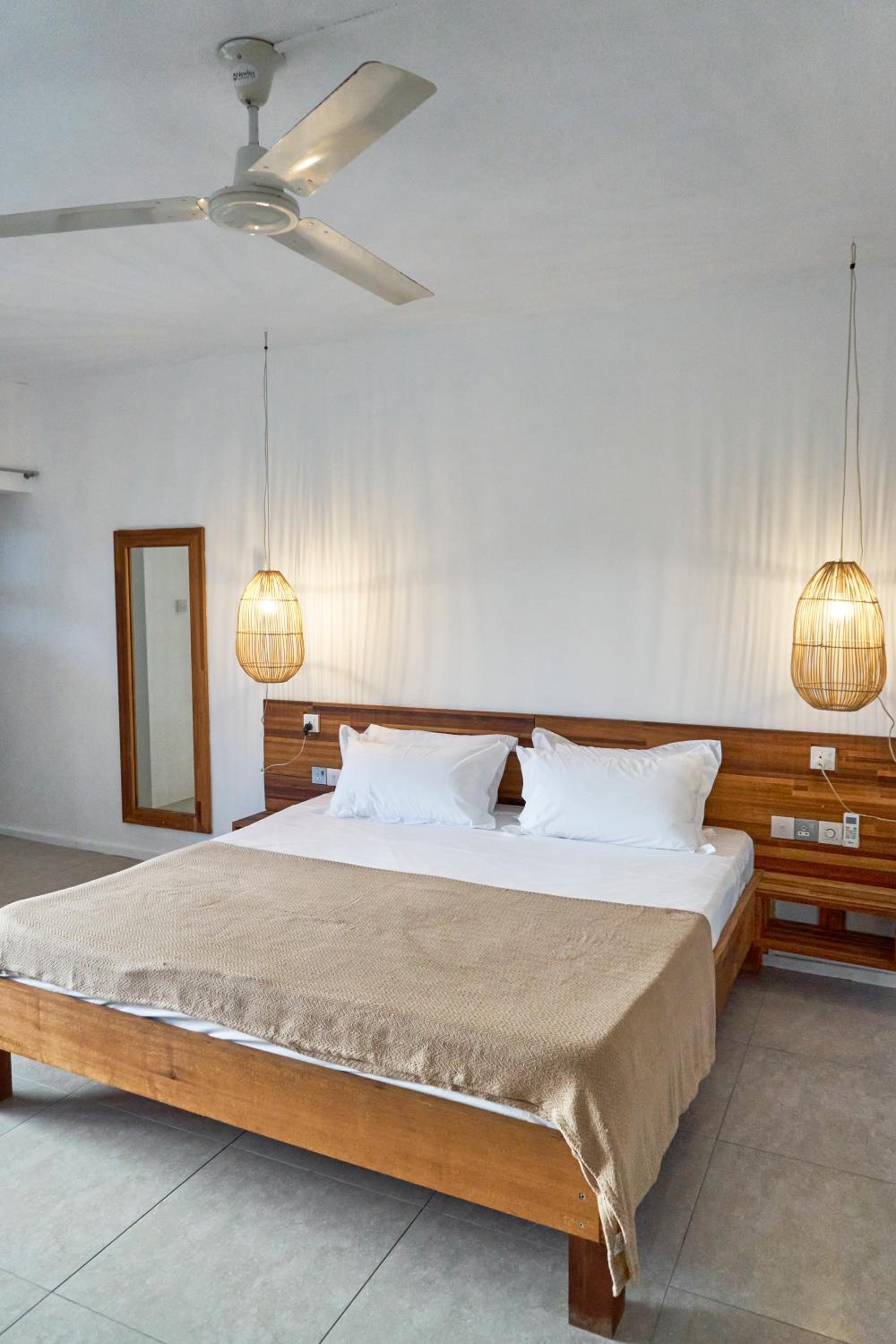 LouKaz -Entire Rental Units w Panoramic Rooftop