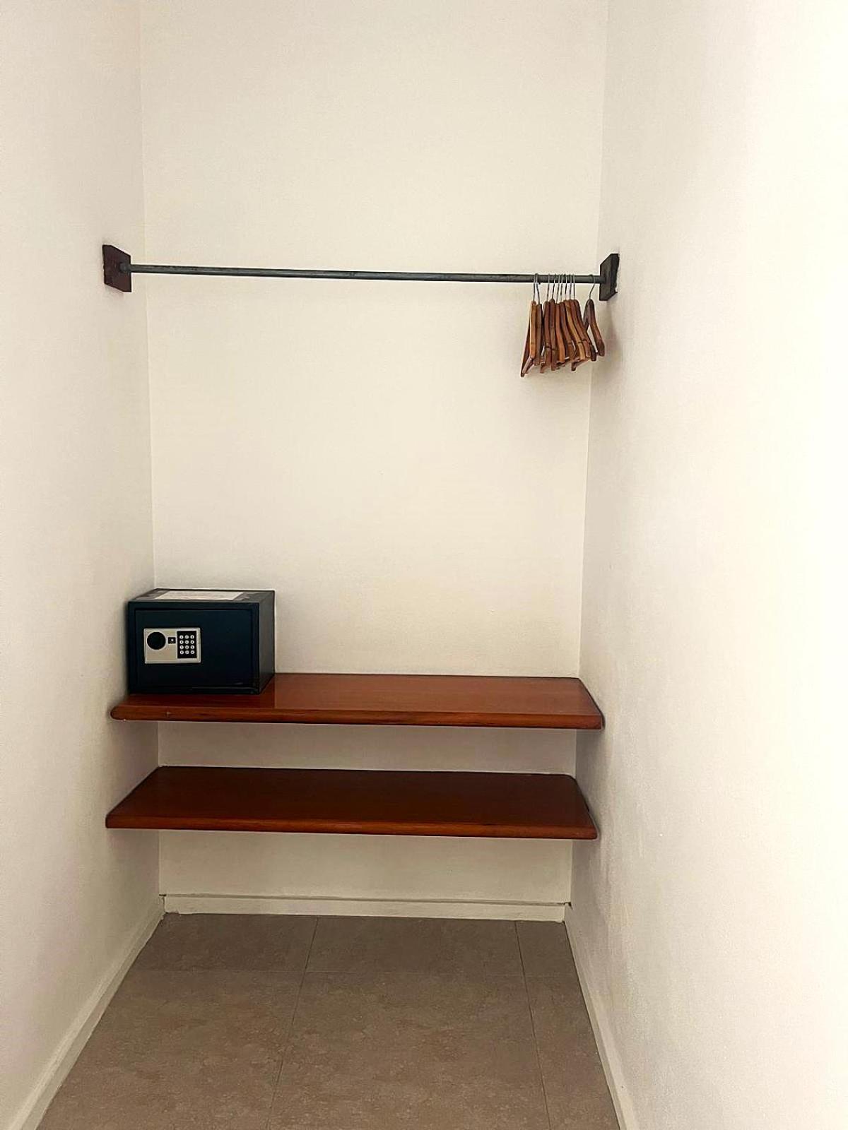 LouKaz -Entire Rental Units w Panoramic Rooftop