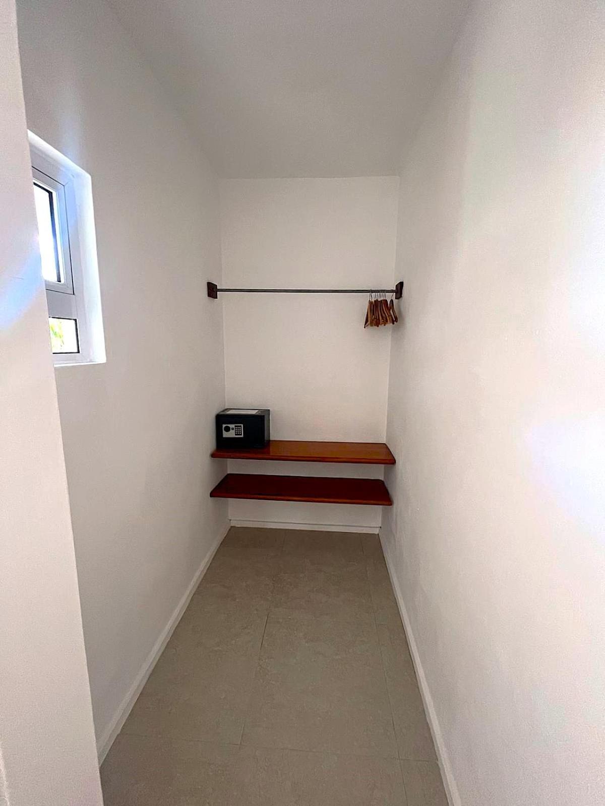 LouKaz -Entire Rental Units w Panoramic Rooftop