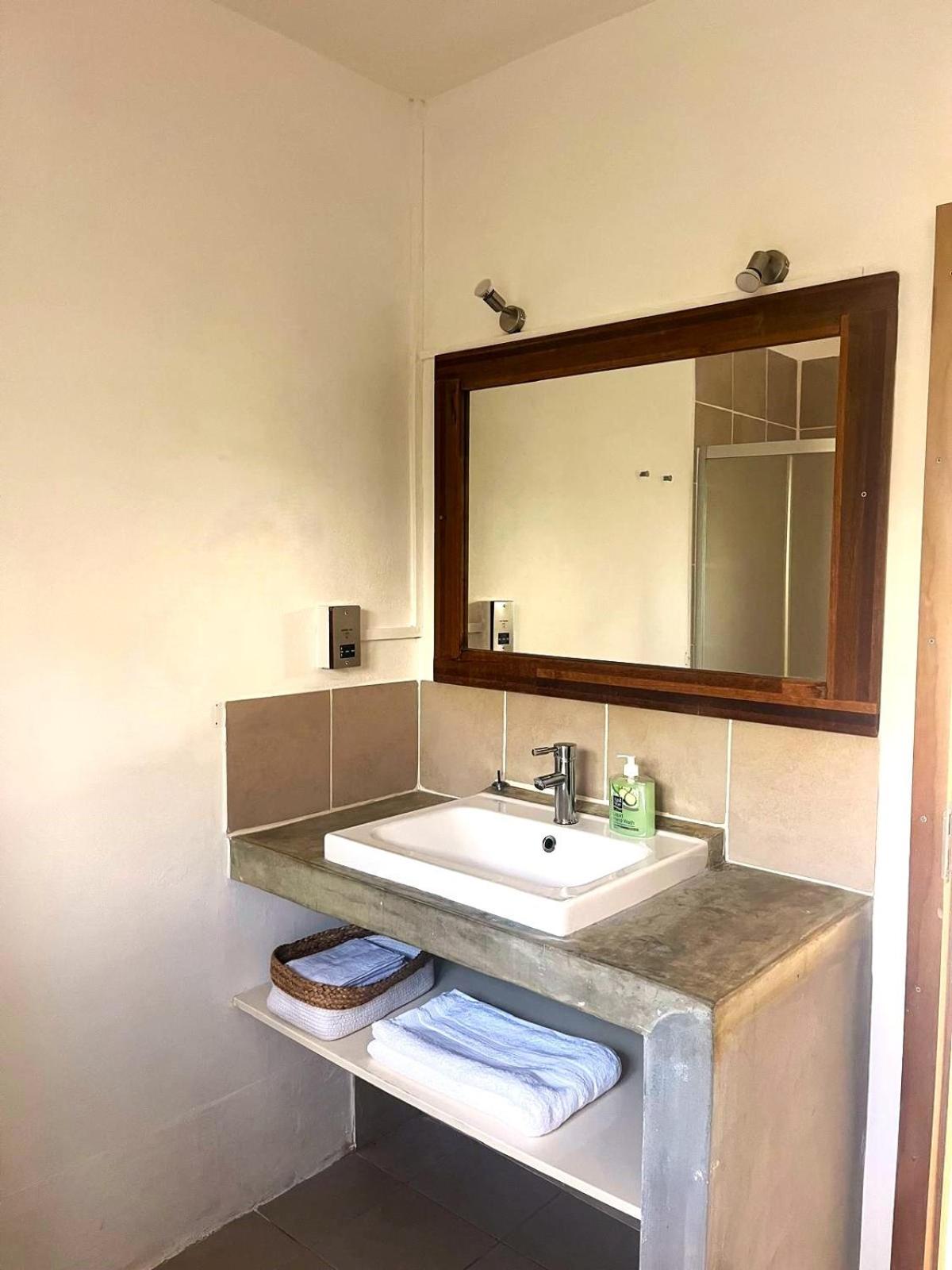 LouKaz -Entire Rental Units w Panoramic Rooftop