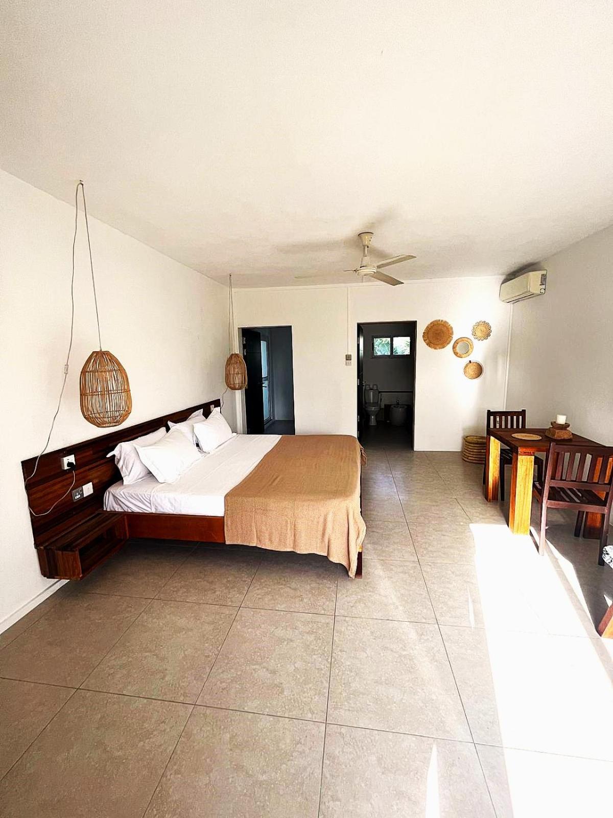 LouKaz -Entire Rental Units w Panoramic Rooftop