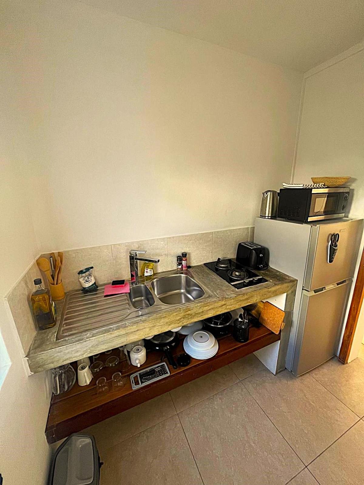 LouKaz -Entire Rental Units w Panoramic Rooftop