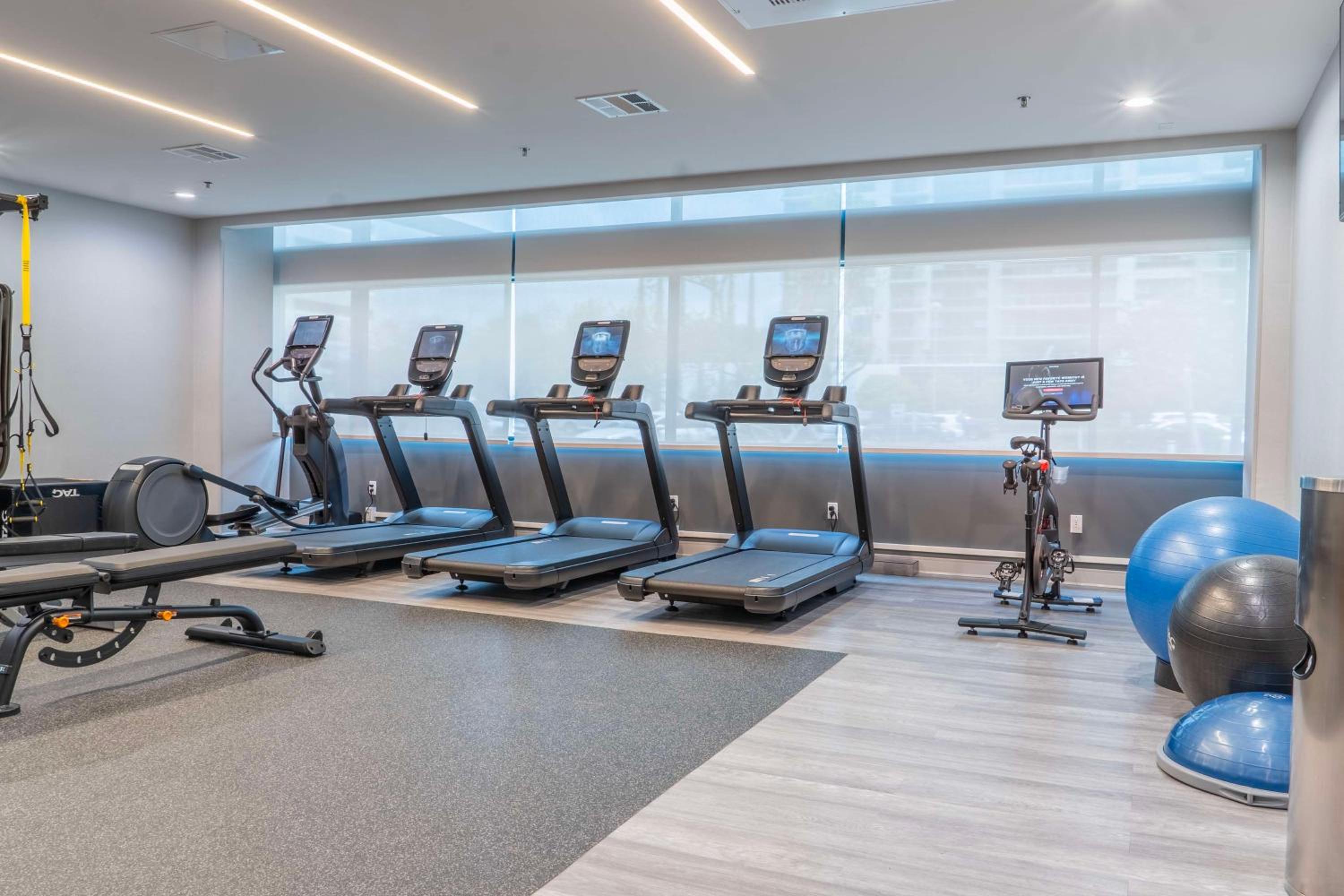 Santa Ana Vacations - DoubleTree by Hilton Orange County Airport - Property Image 26