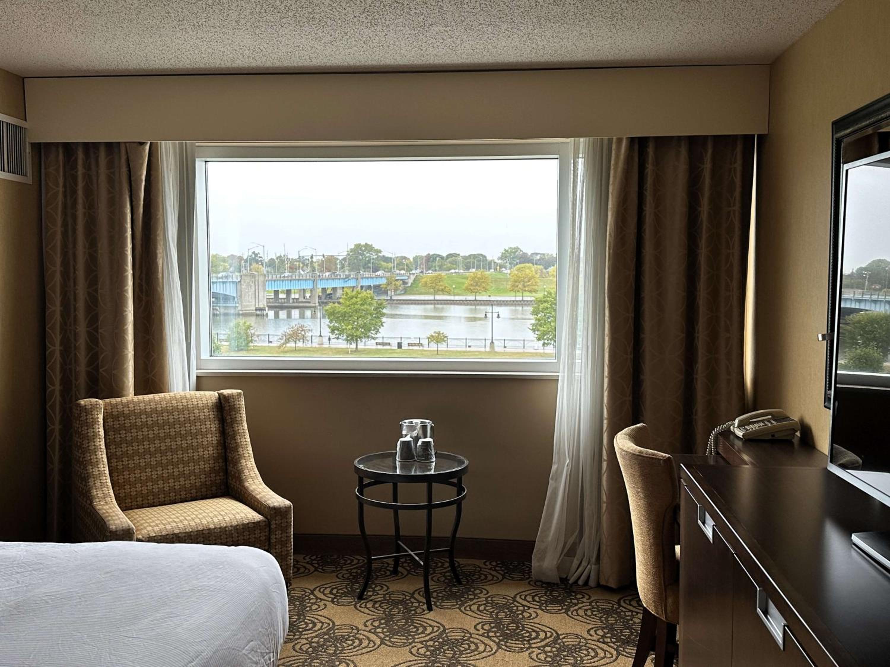 Bay City Vacations - DoubleTree by Hilton Bay City - Riverfront - Property Image 4
