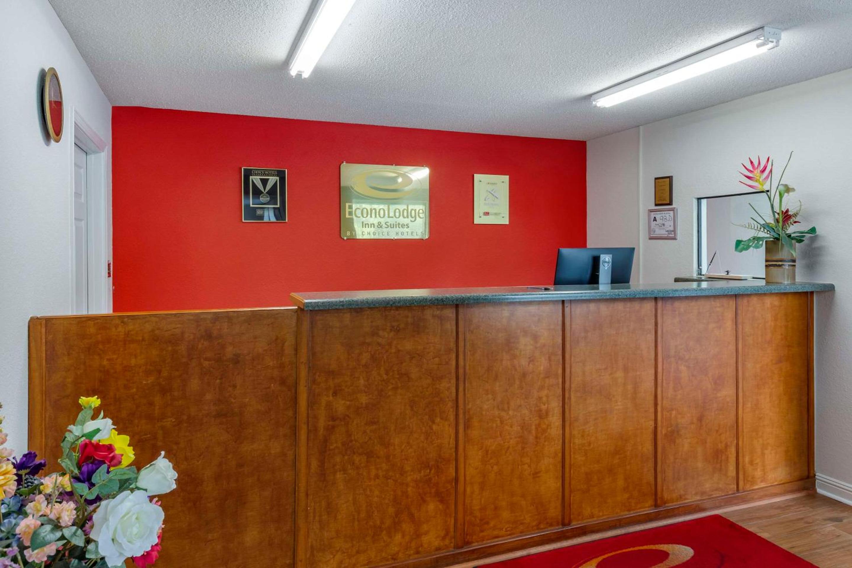 Econo Lodge & Suites Southern Pines - Pinehurst view 2