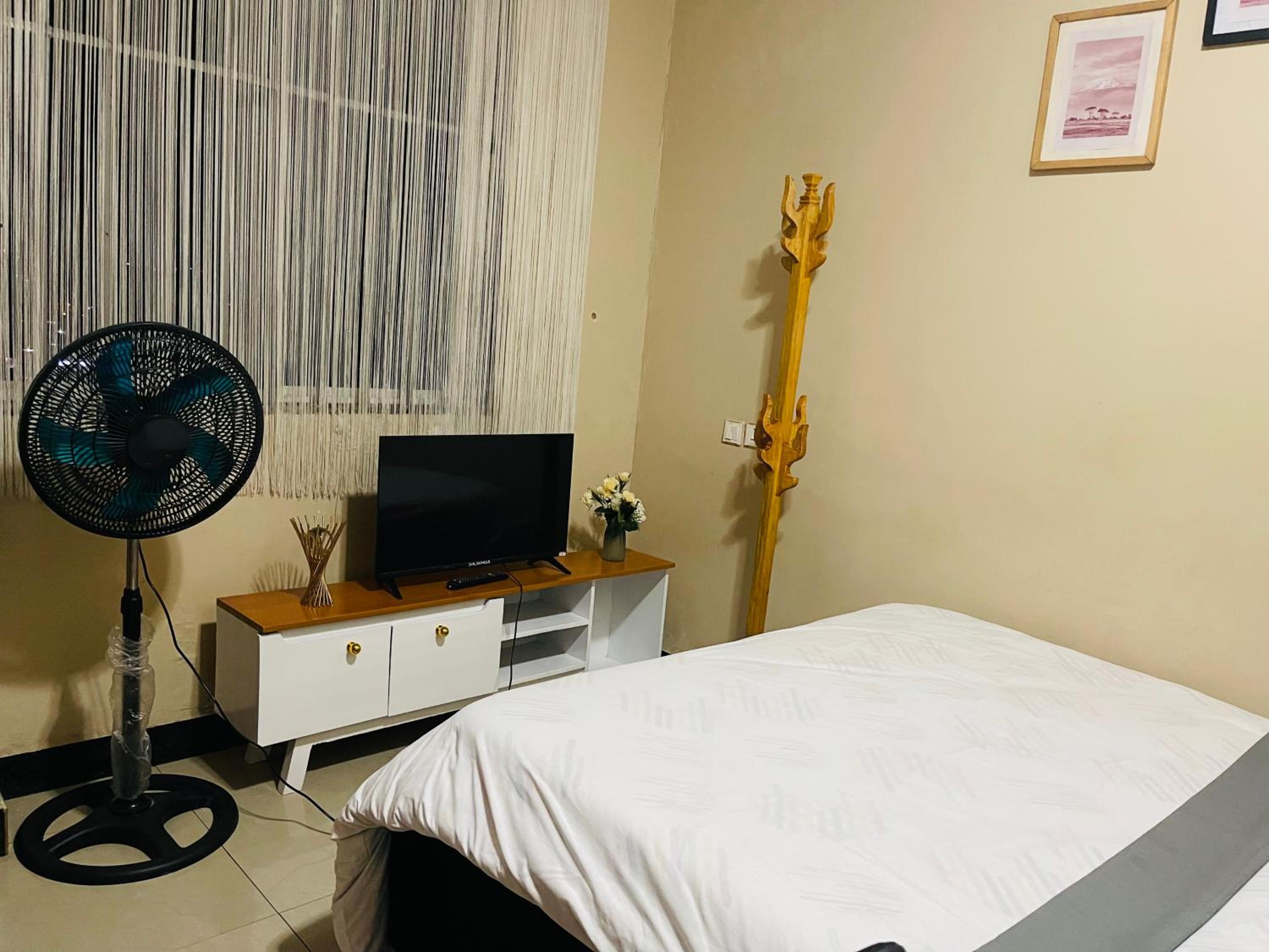 City studio apartment Free WiFi view 4