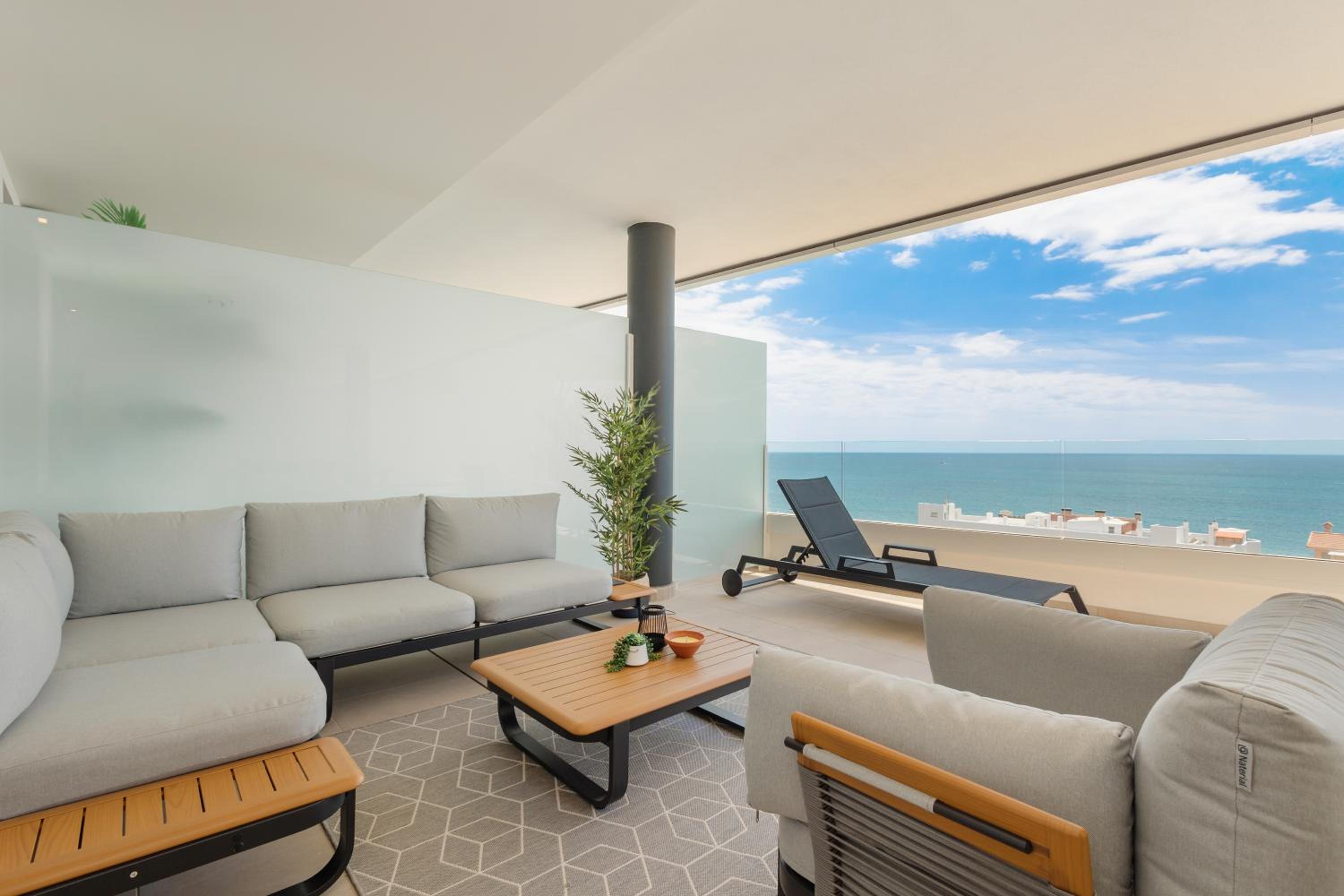 Modern apartment with a large private terrace, pool, sauna, gym, and sea views in Fuengirola