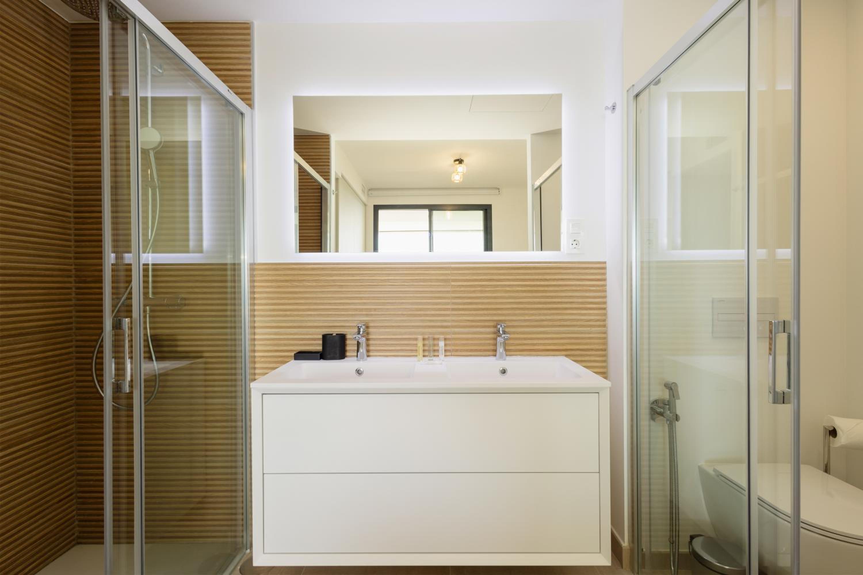 Modern apartment with a large private terrace, pool, sauna, gym, and sea views in Fuengirola