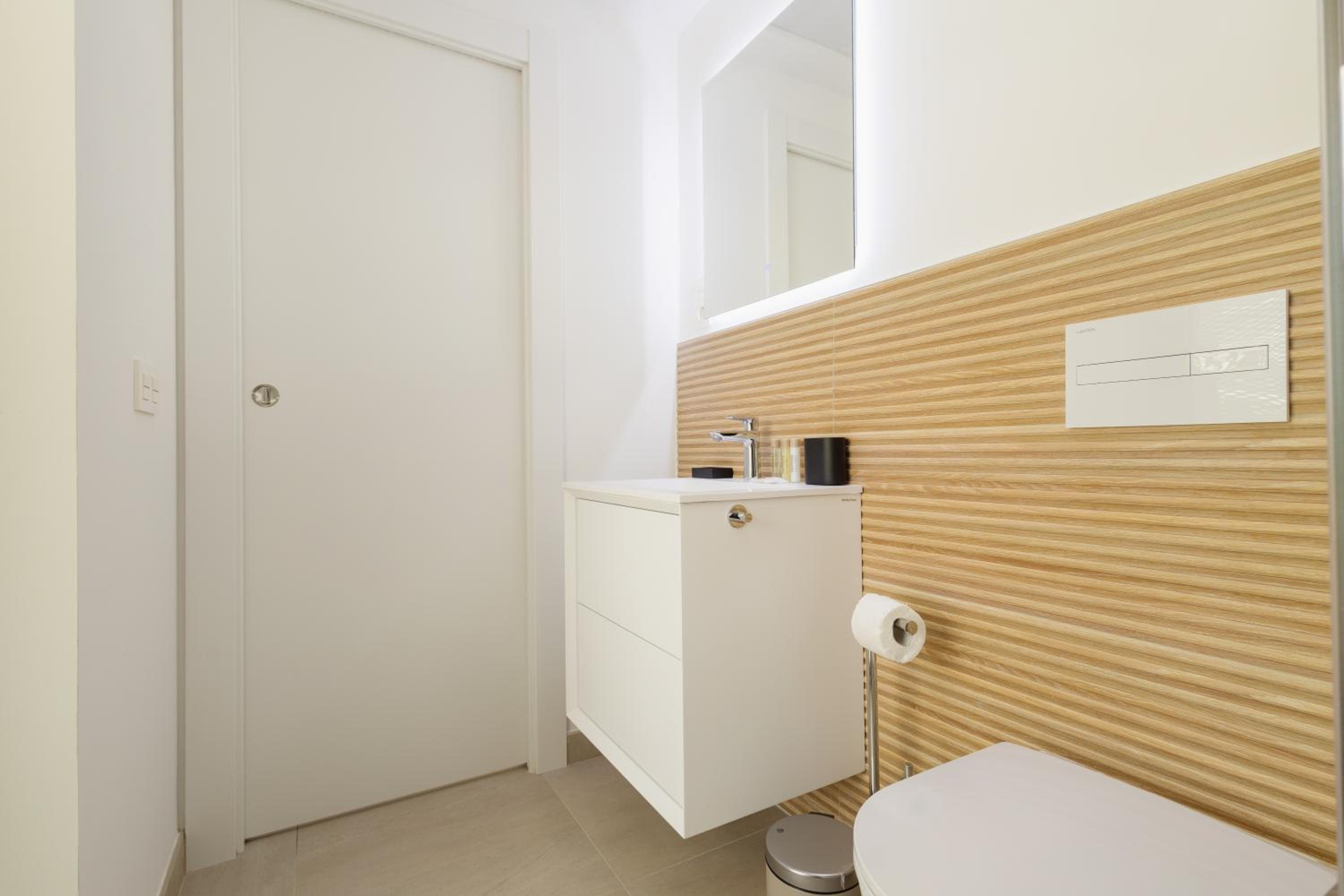 Modern apartment with a large private terrace, pool, sauna, gym, and sea views in Fuengirola