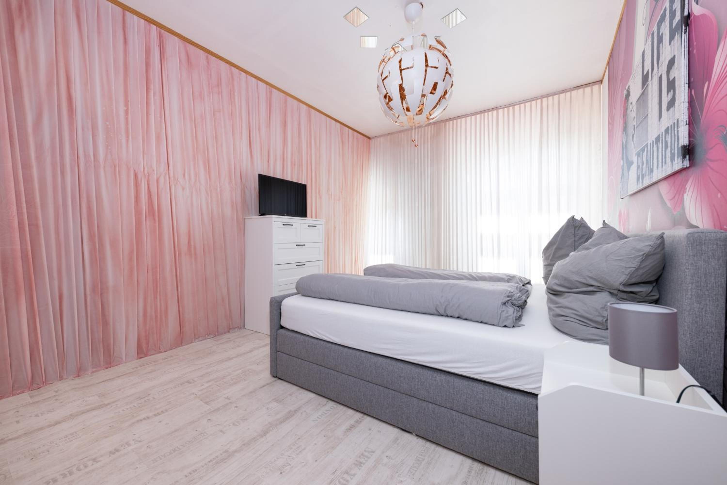160qm 6-Zimmer Banksi-Galerie-Apartment Hauptbahnhof
