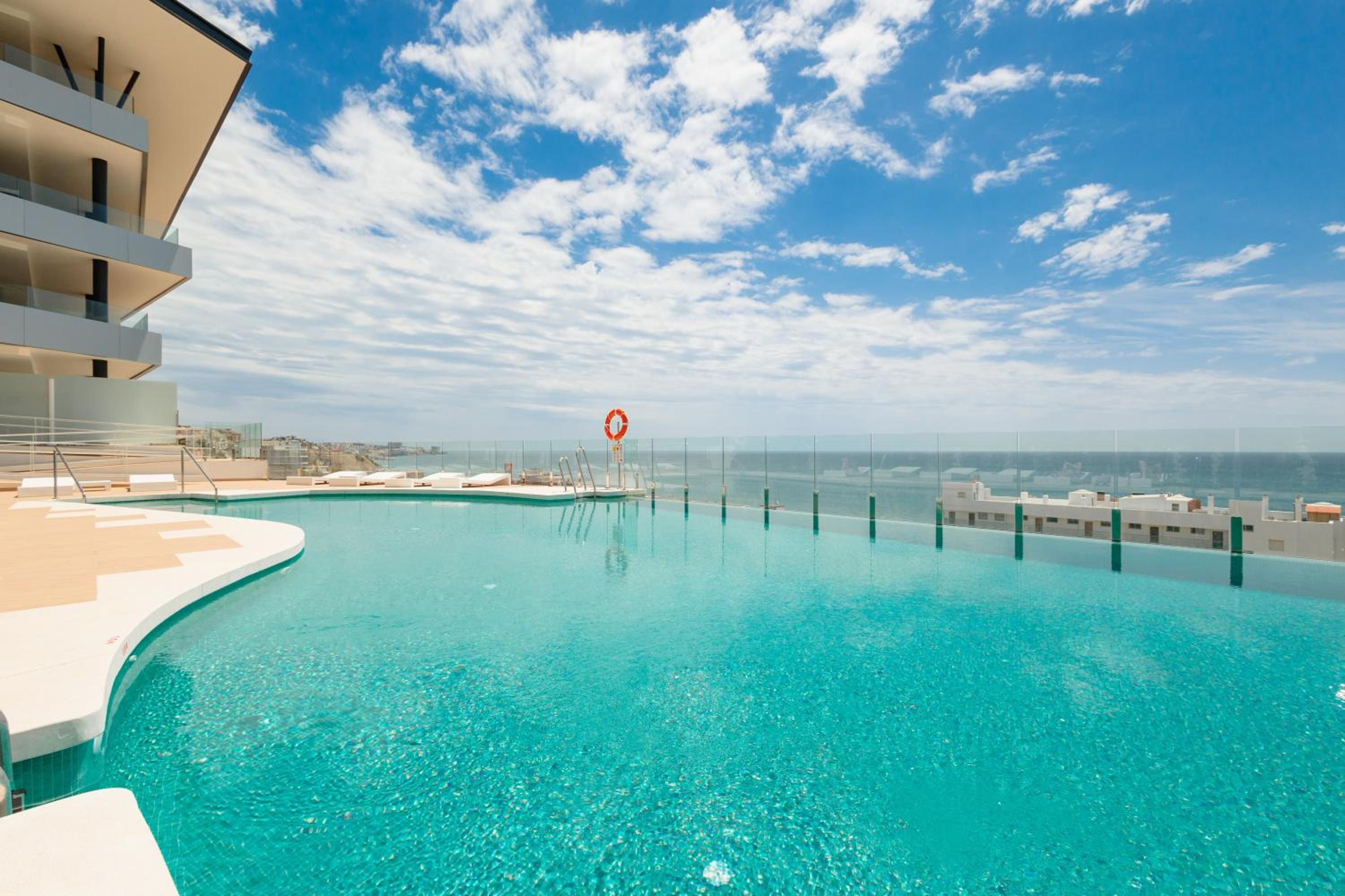 Modern apartment with a large private terrace, pool, sauna, gym, and sea views in Fuengirola