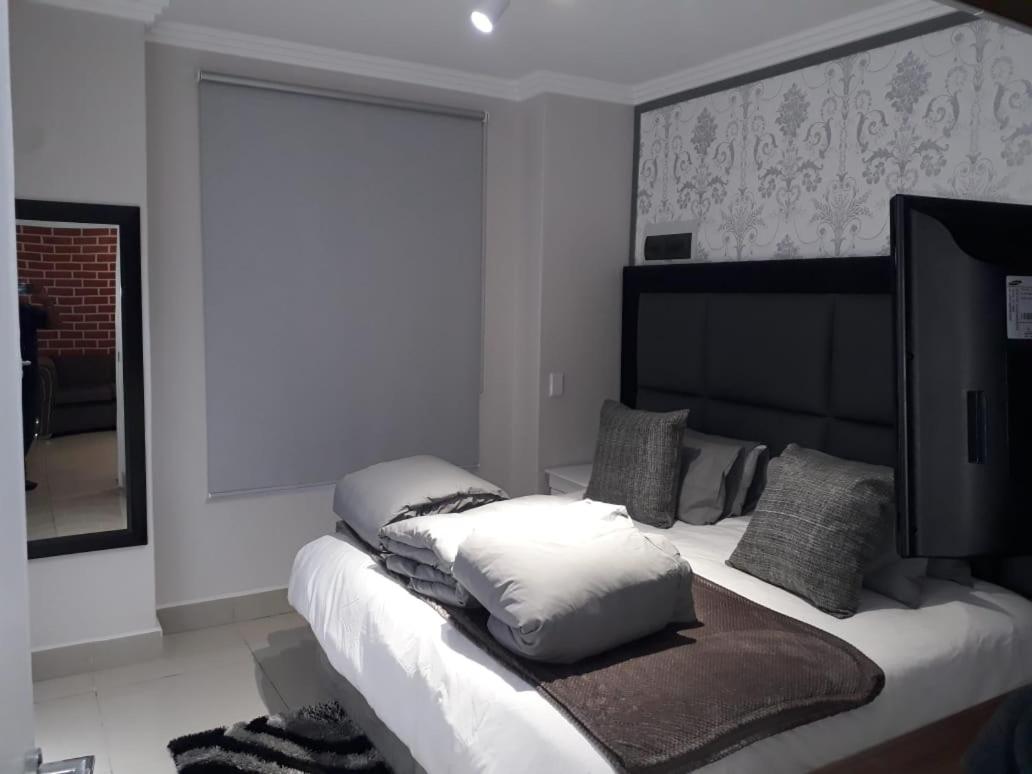 Cyro Apartments at Central Park view 3
