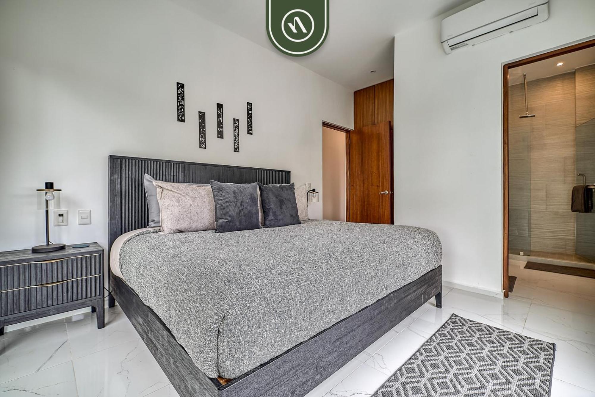 2BR Condo in Versalles - Rooftop Pool view 4