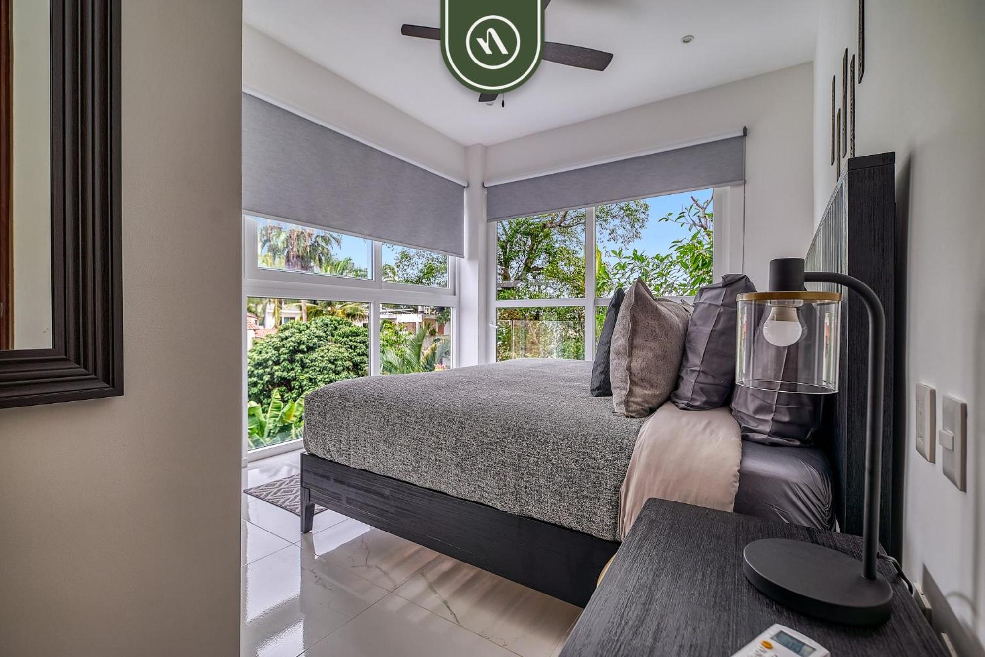 2BR Condo in Versalles - Rooftop Pool view 5