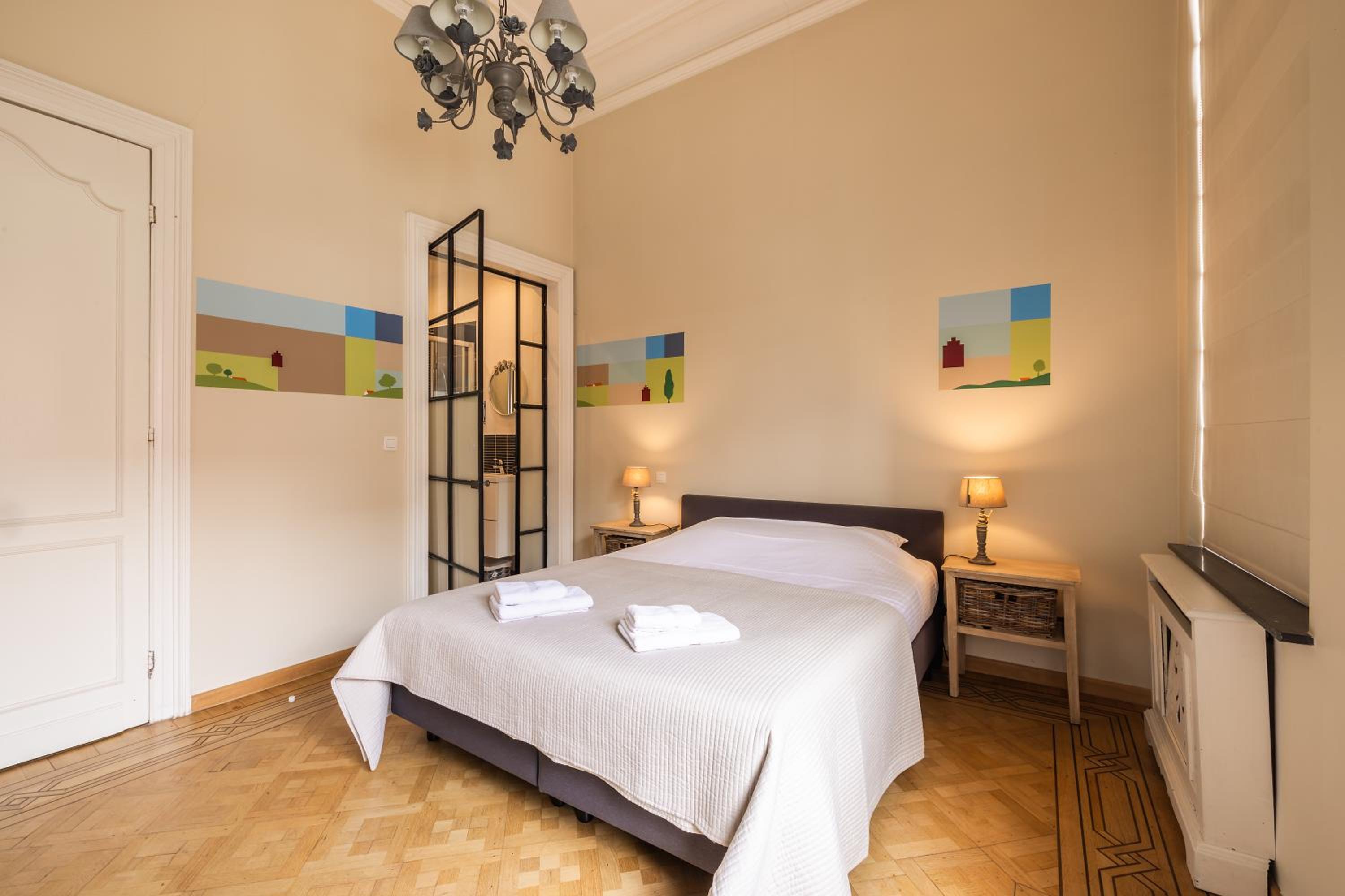 Luxueus vakantiehuis in hartje Ronse met 7 slaapkamers & badkamers