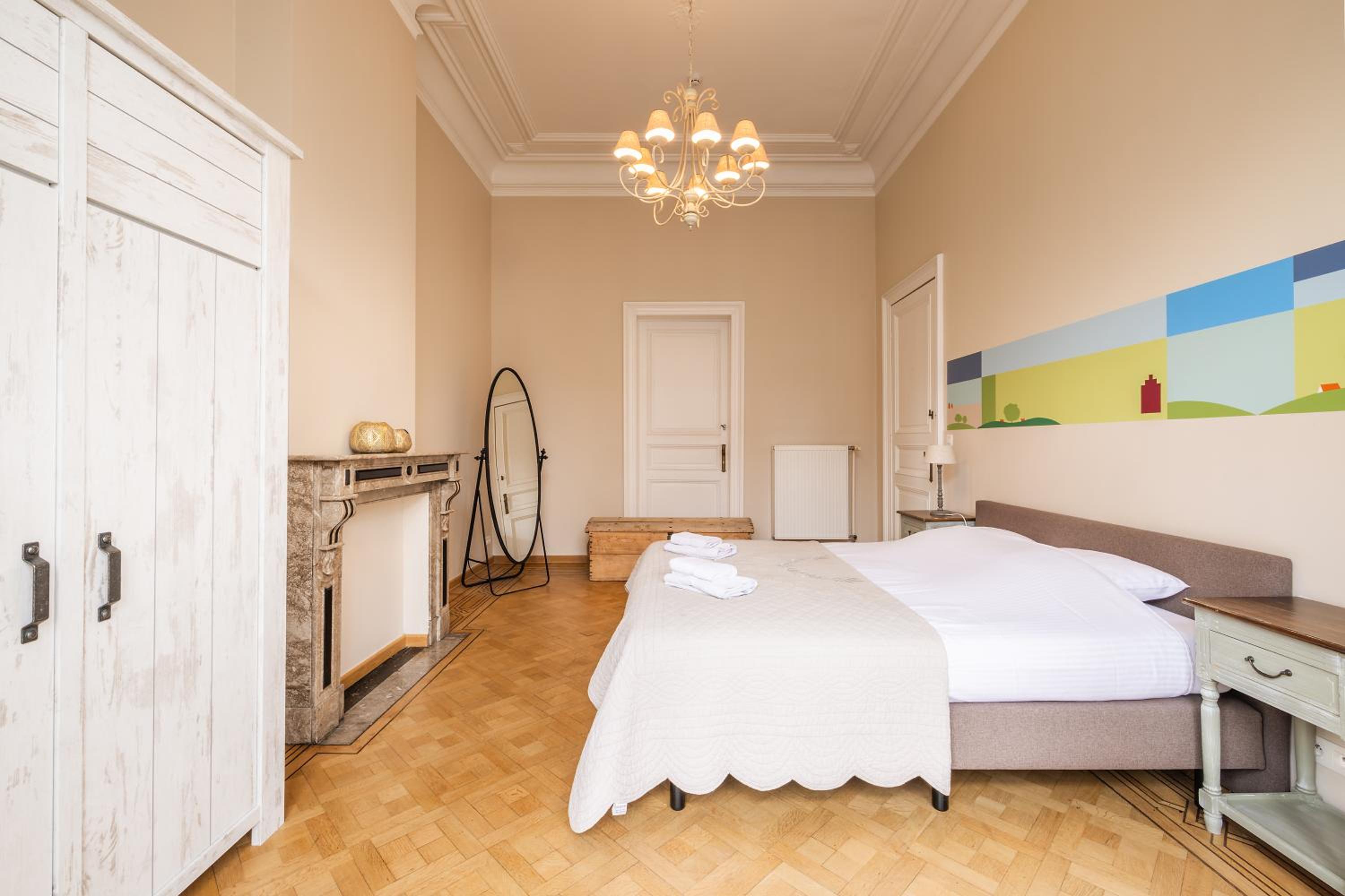 Luxueus vakantiehuis in hartje Ronse met 7 slaapkamers & badkamers