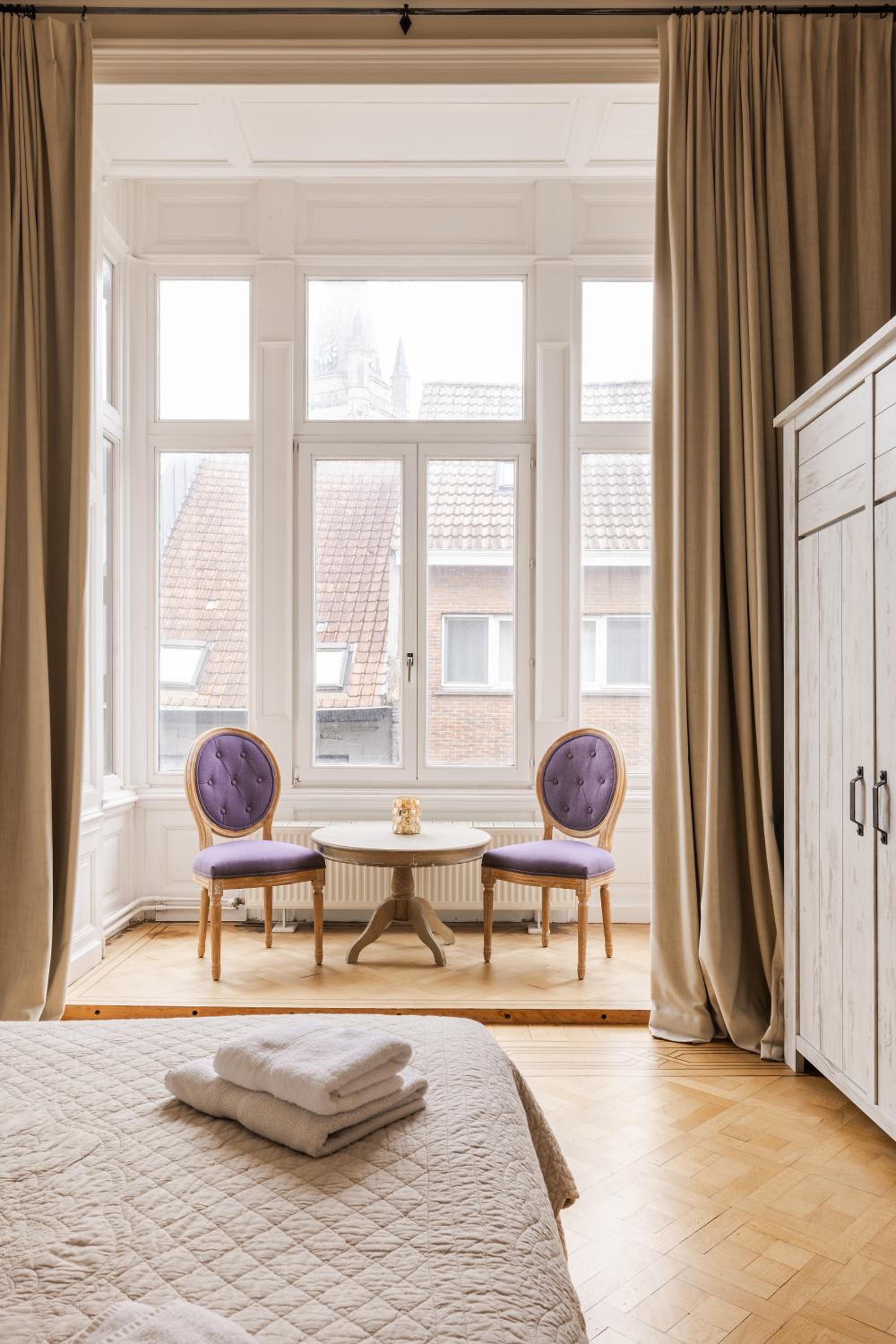 Luxueus vakantiehuis in hartje Ronse met 7 slaapkamers & badkamers