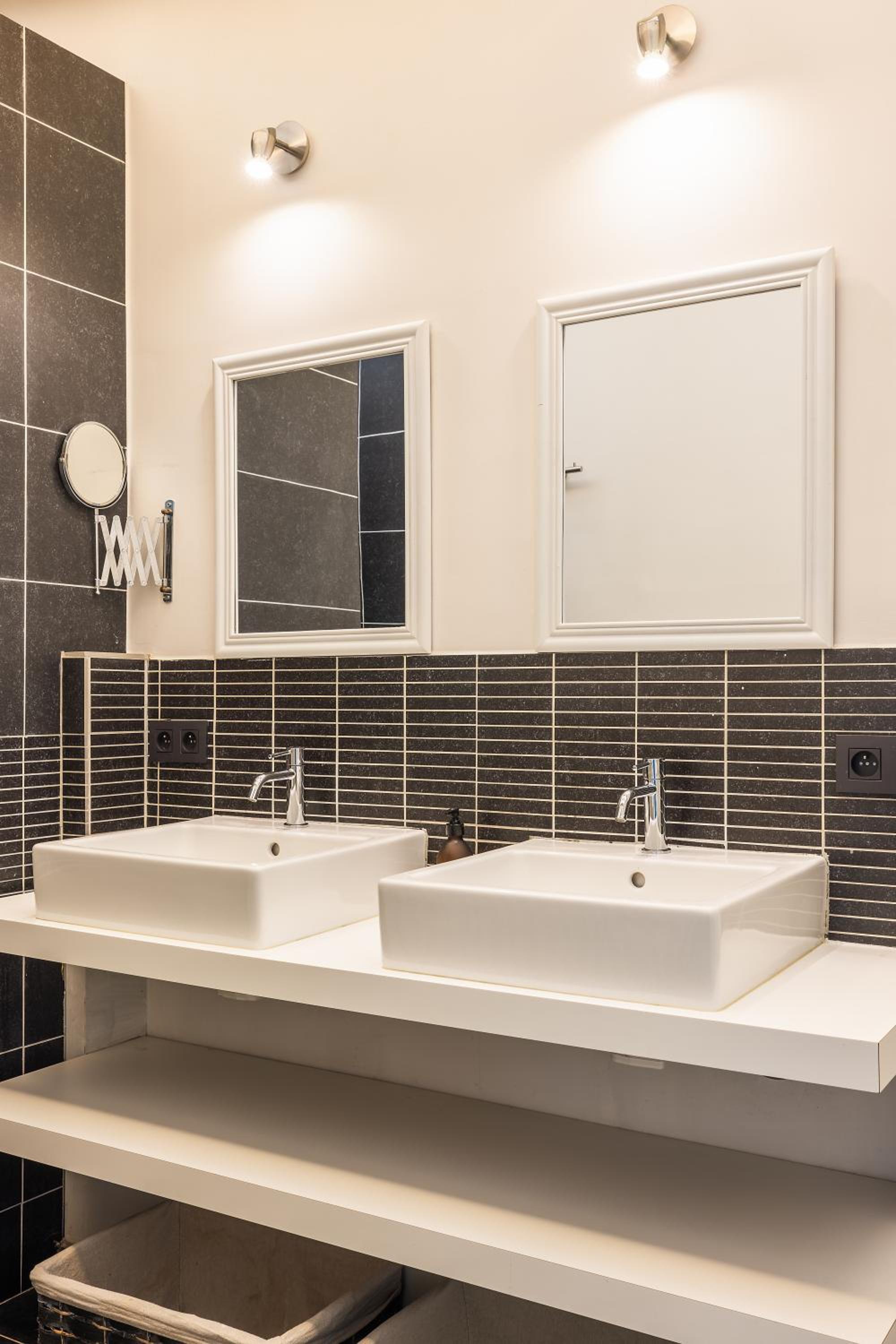 Luxueus vakantiehuis in hartje Ronse met 7 slaapkamers & badkamers