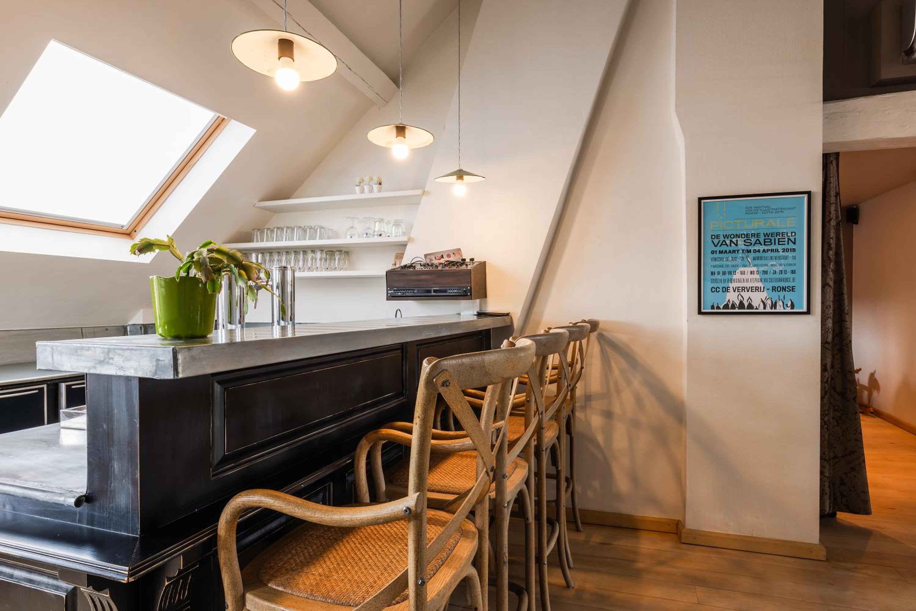 Luxueus vakantiehuis in hartje Ronse met 7 slaapkamers & badkamers