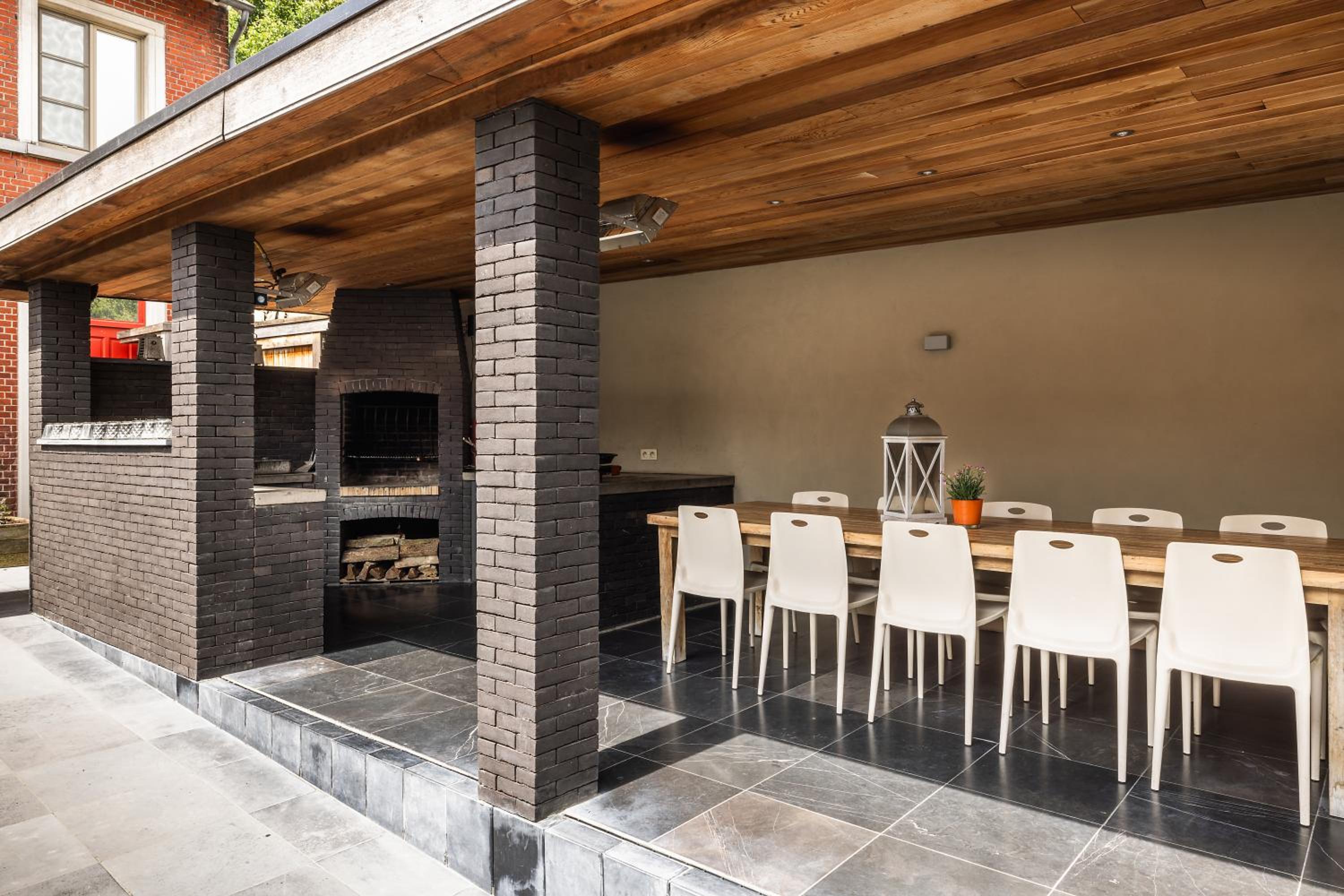 Luxueus vakantiehuis in hartje Ronse met 7 slaapkamers & badkamers