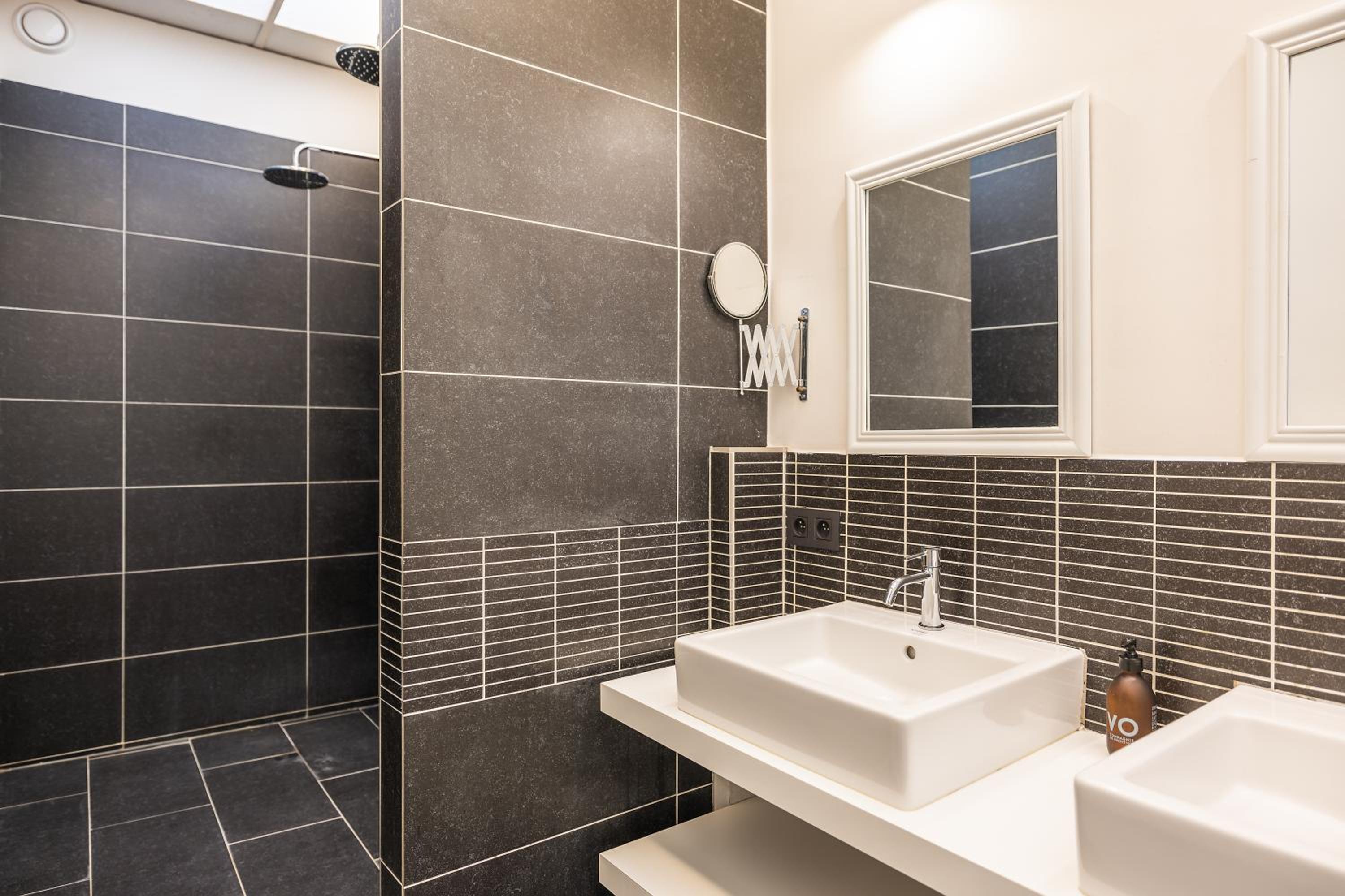 Luxueus vakantiehuis in hartje Ronse met 7 slaapkamers & badkamers
