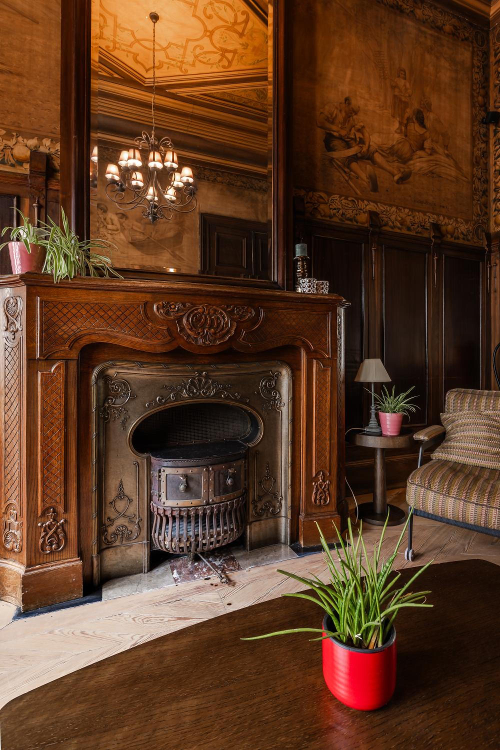 Luxueus vakantiehuis in hartje Ronse met 7 slaapkamers & badkamers