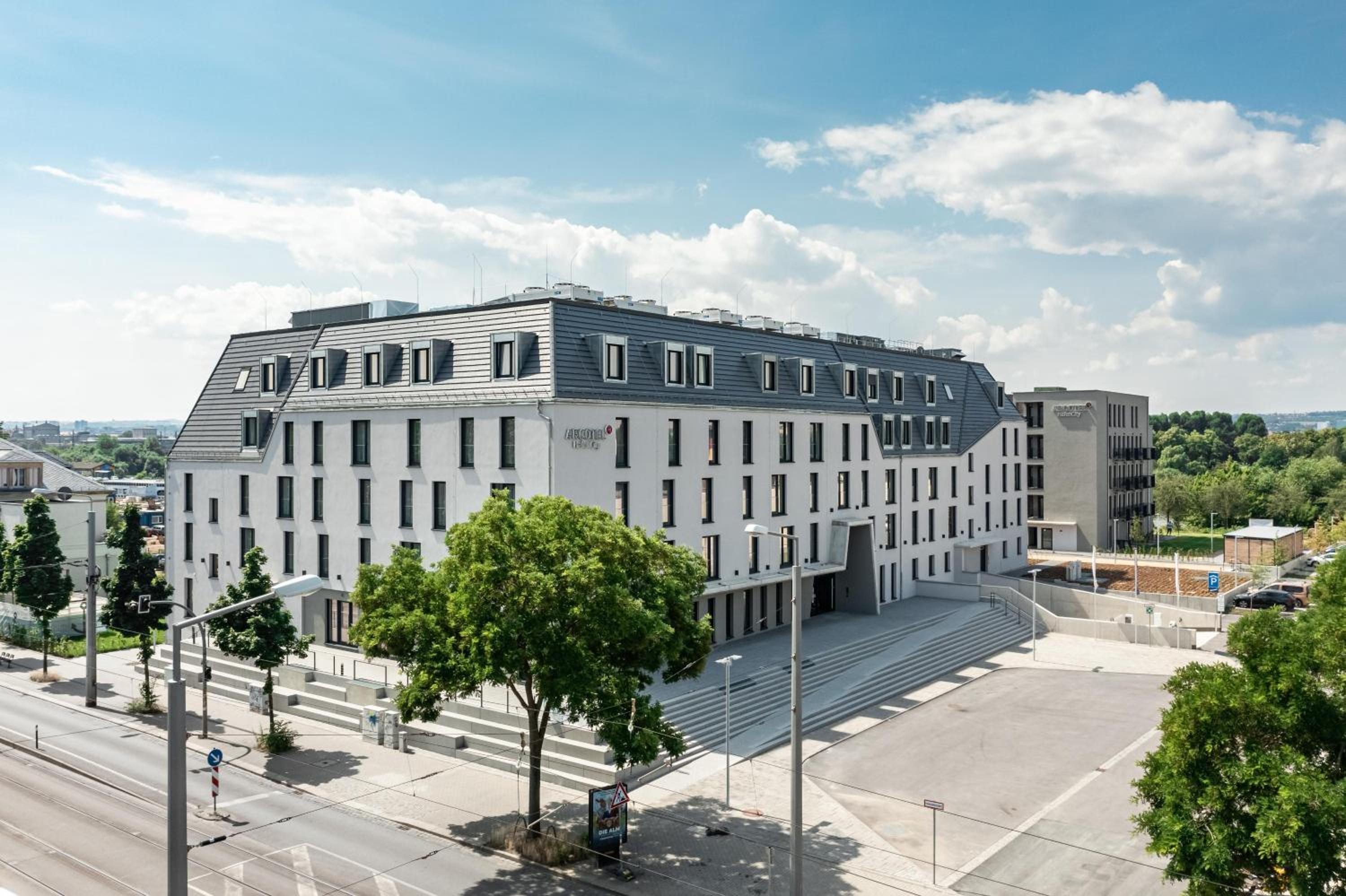 Dresden Vacations - ARCOTEL HafenCity Dresden - Property Image 1