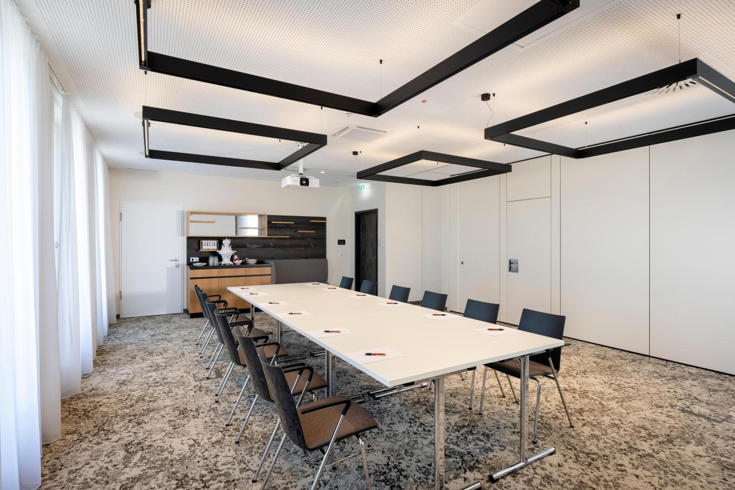 Dresden Vacations - ARCOTEL HafenCity Dresden - Property Image 2