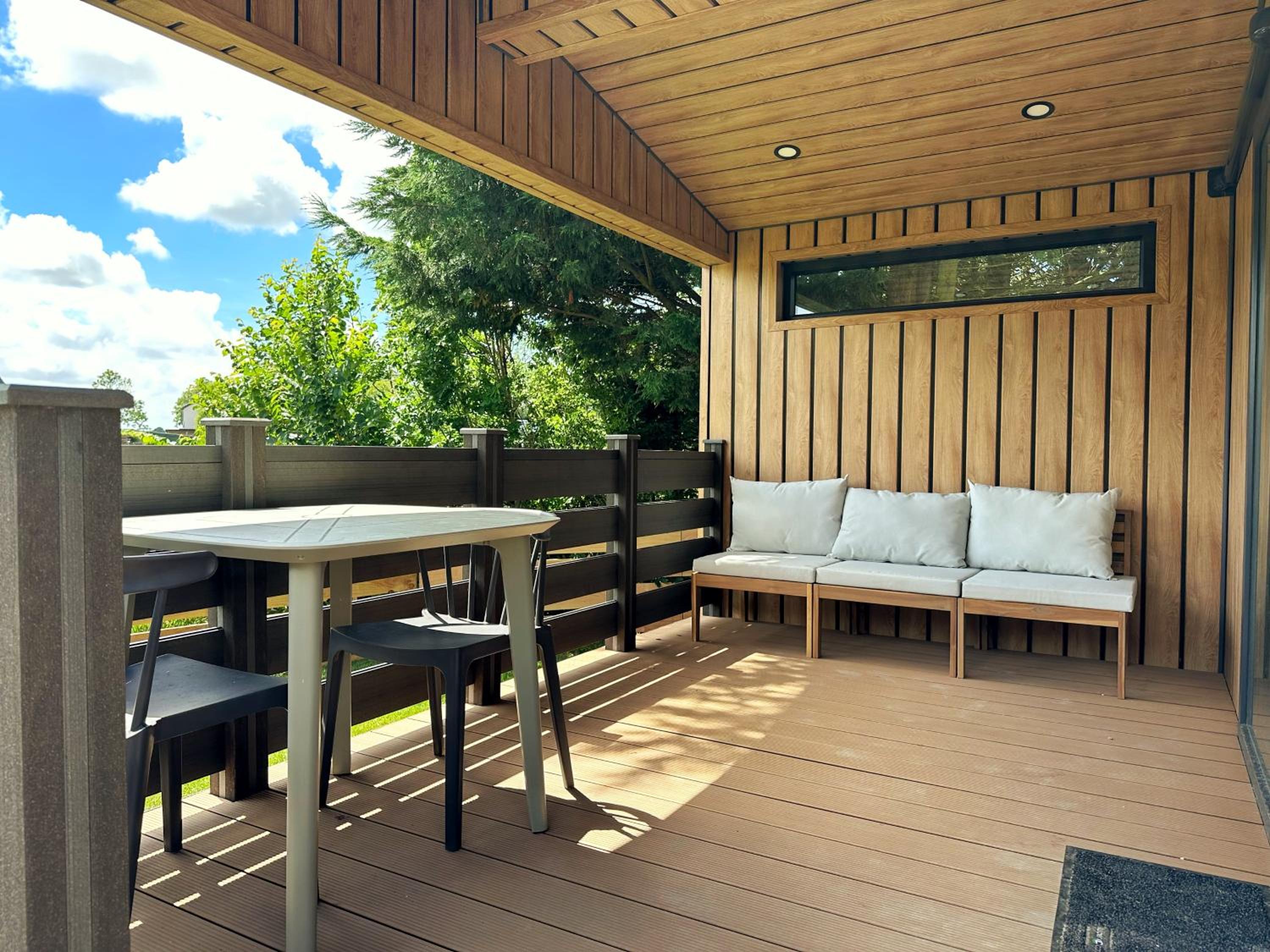 Chalet 501a op Recreatiepark De Wielen view 3