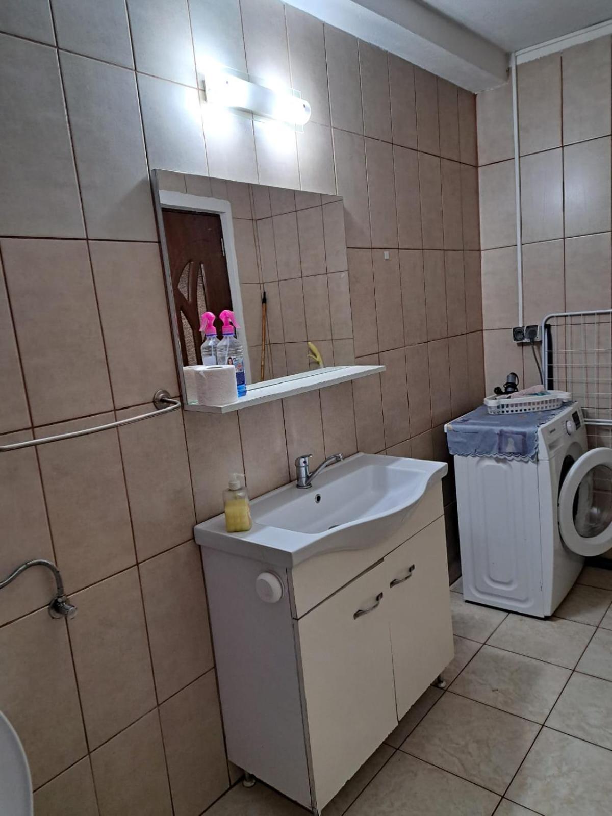 Apartament 3 Camere 70mp cu 4 Paturi 2 Dormitoare si Living cu bucătărie view 3