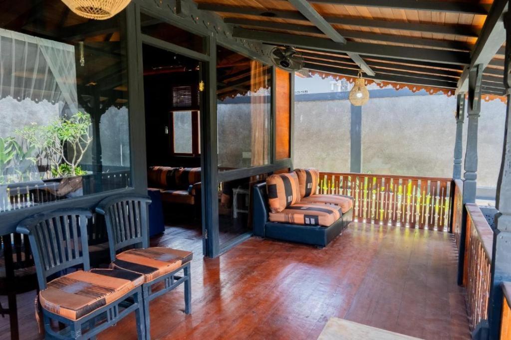 Hotel Lasuita Villa - Image 1