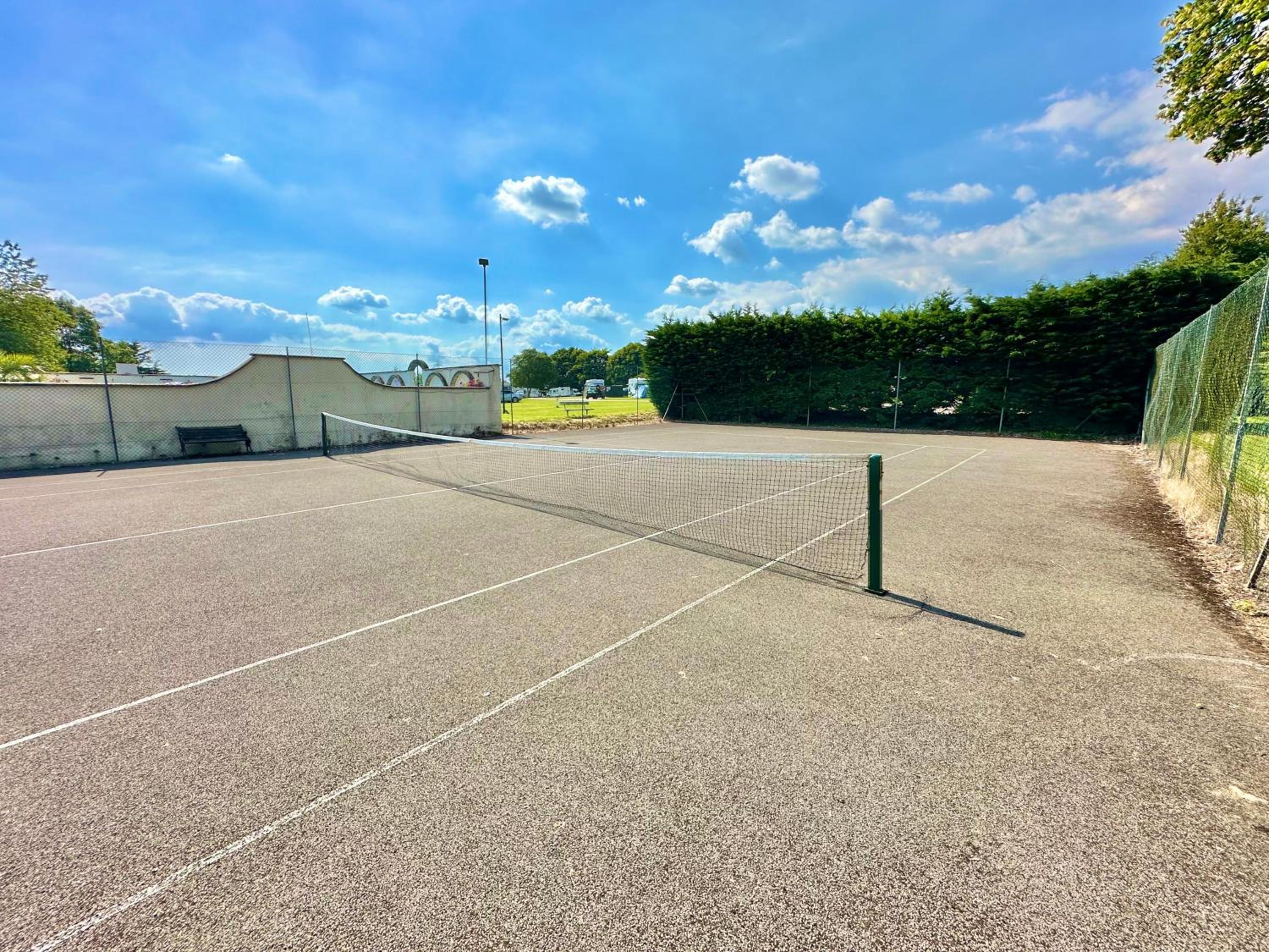 272 Wilksworth Caravan Park - Two Bedroom - Pool Access