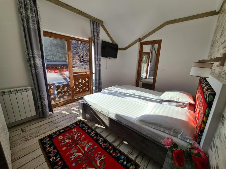 Pensiune Subcrai cu Centru SPA view 2