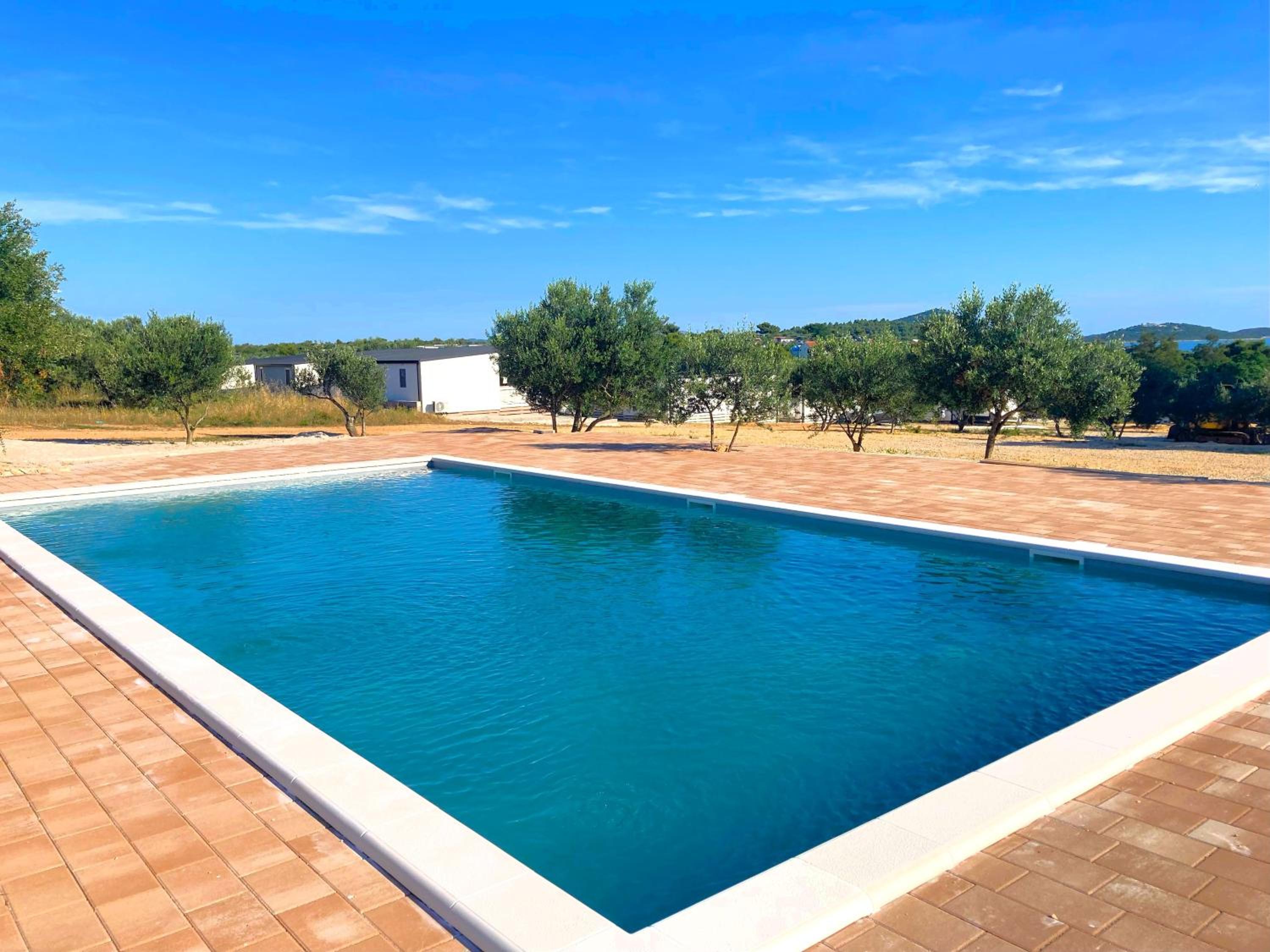 Holiday Homes with pool - Drage view 5