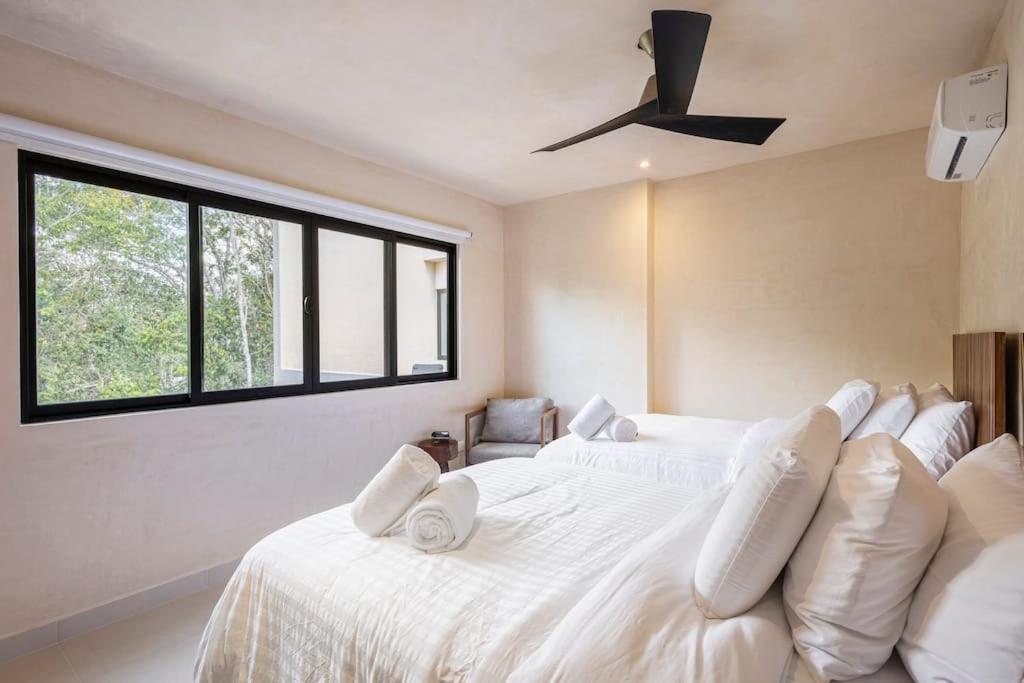 Brand New Lux 4 Bed Villa 2 Pools!