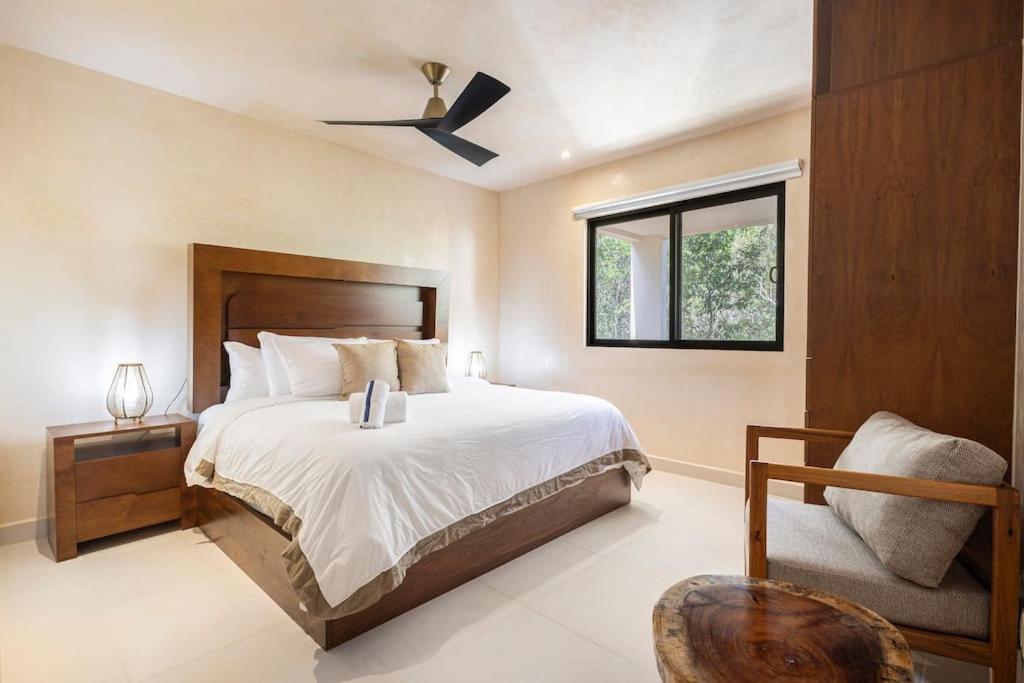 Brand New Lux 4 Bed Villa 2 Pools!