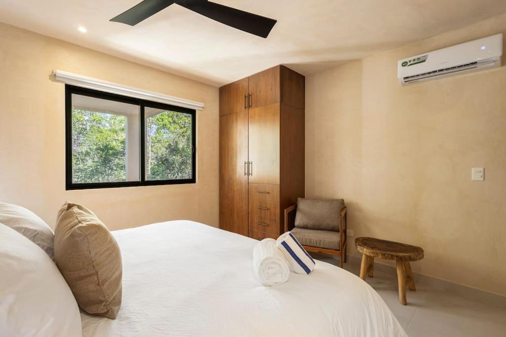 Brand New Lux 4 Bed Villa 2 Pools!