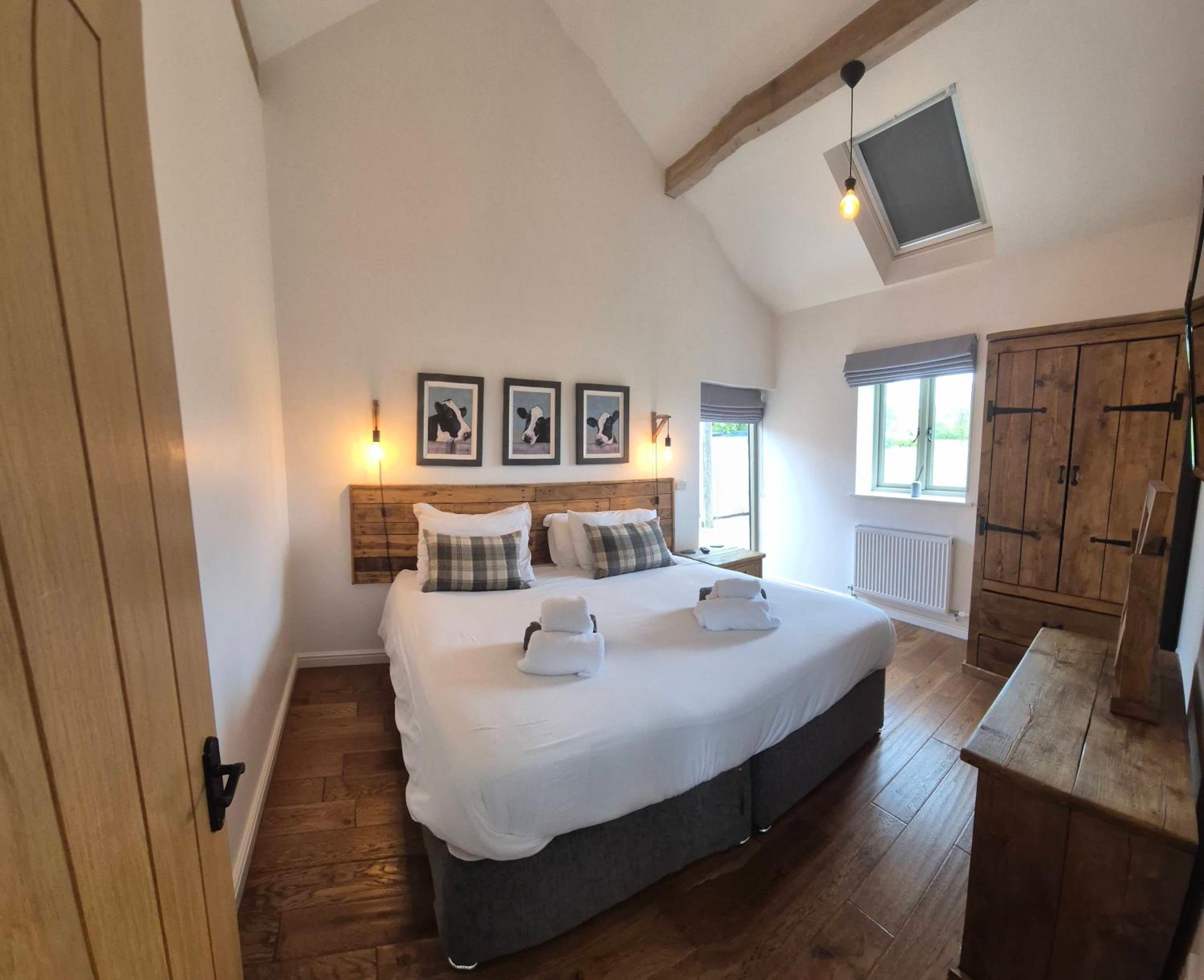 Bowland Breaks- The Shippon Luxury Holiday Let, Luxury Barn Escape with Optional Hot Tub, Log Burner,Comfy Beds, and Views view 4