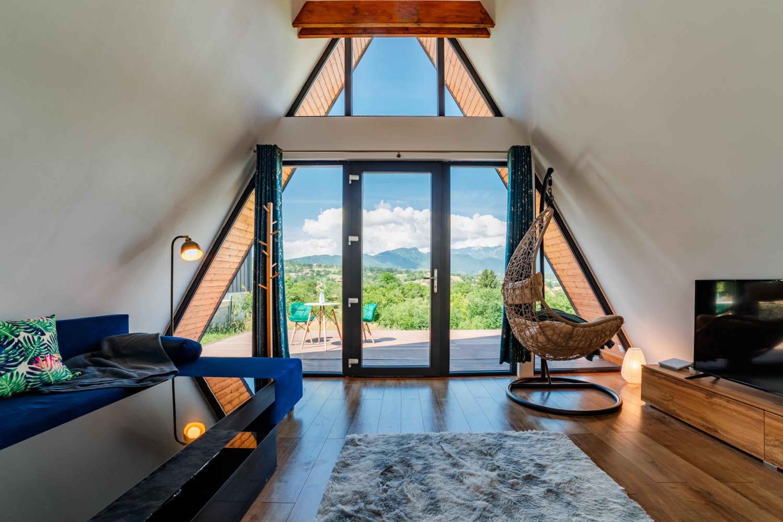 10 Min to Bran Castle Luxury Cabins