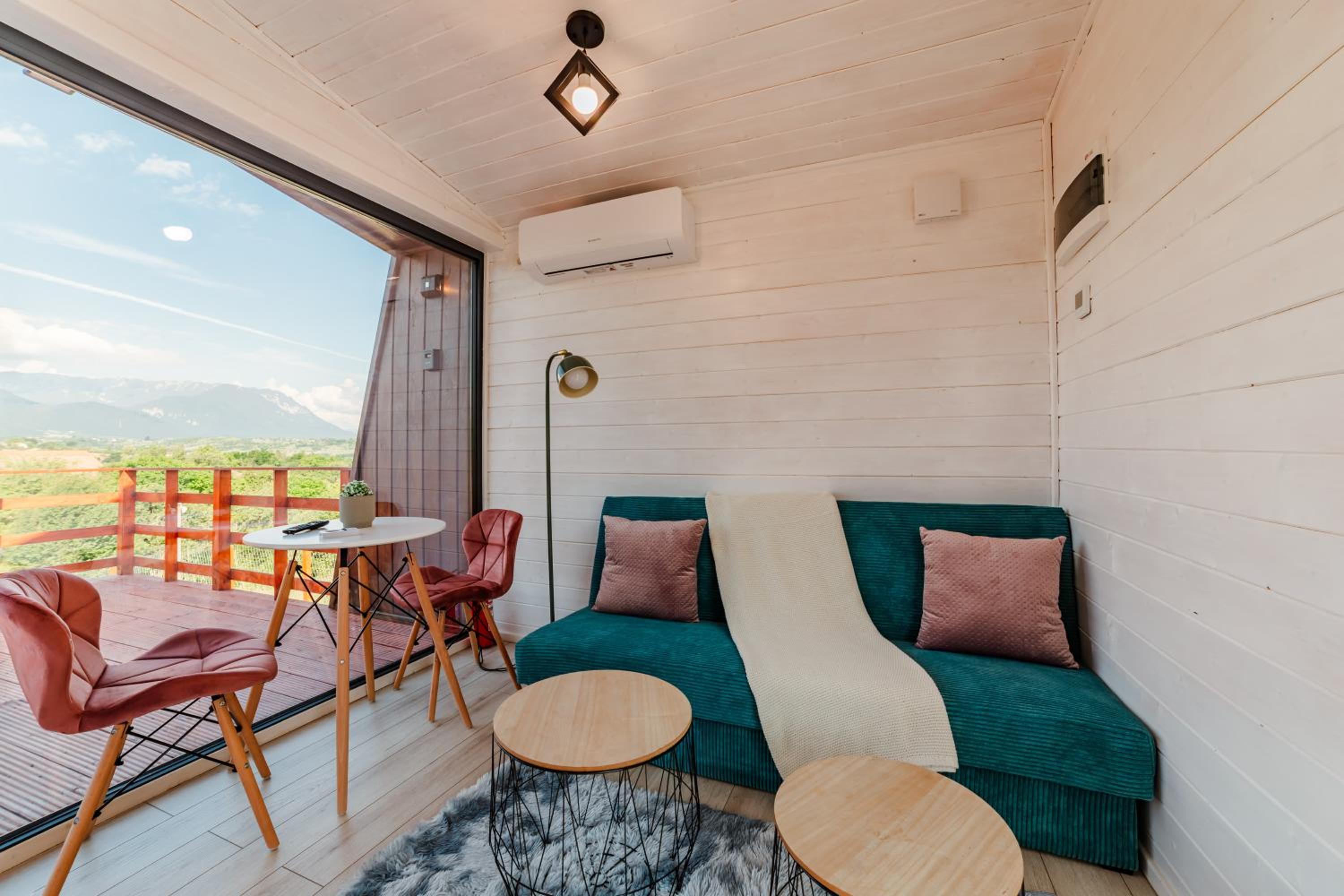 10 Min to Bran Castle Luxury Cabins