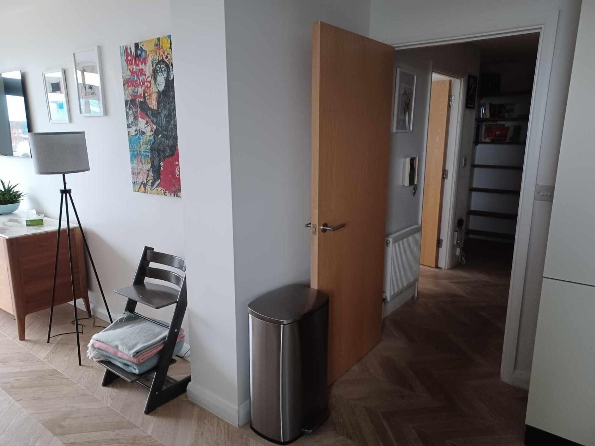 Cosy 1 bedroom apartment with balcony near Chiswick