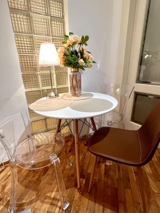 Art Apartment near Tashmajdan