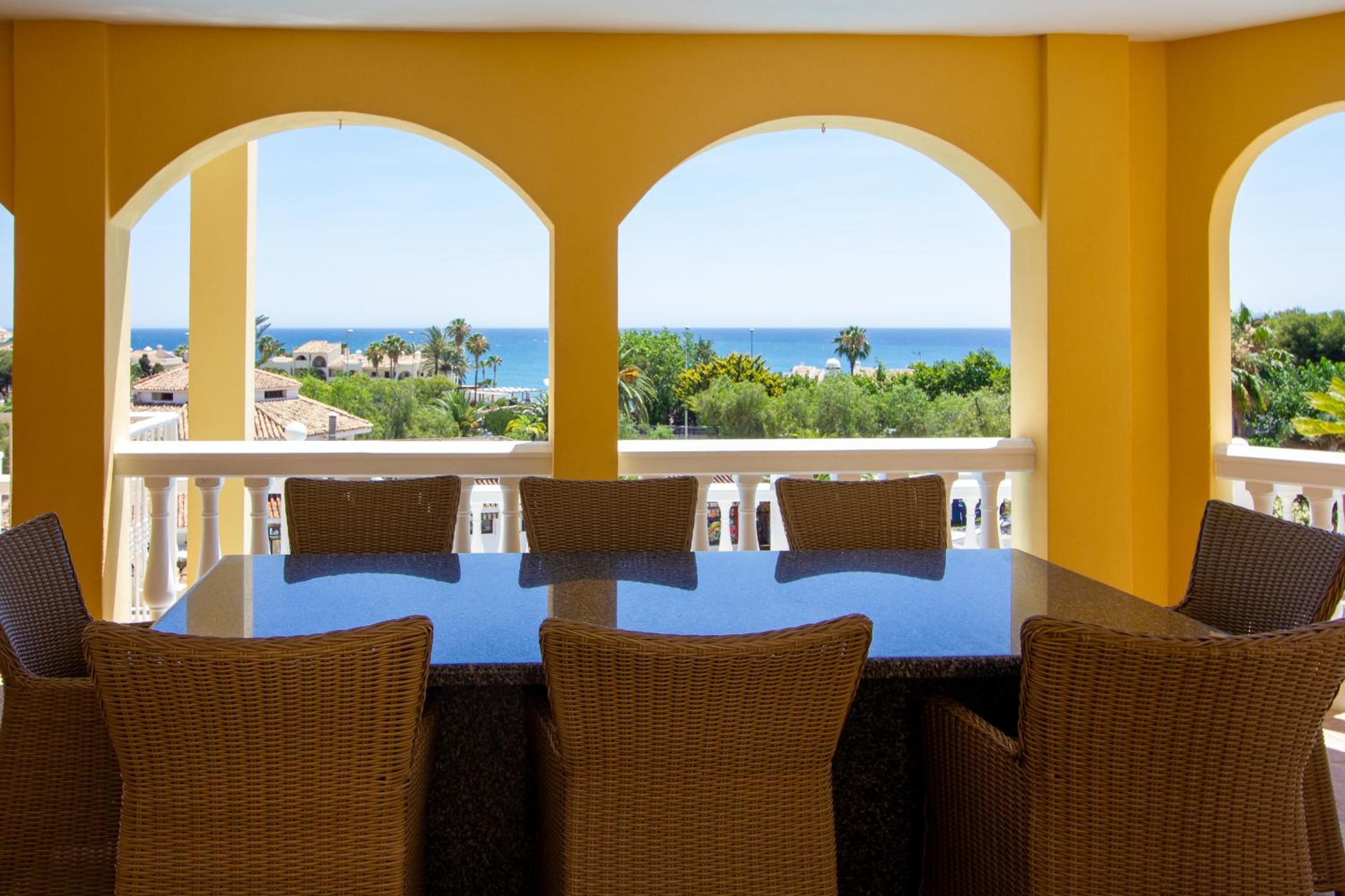 108-Villa, 2 Minutes Walk to the beach, Heated pool