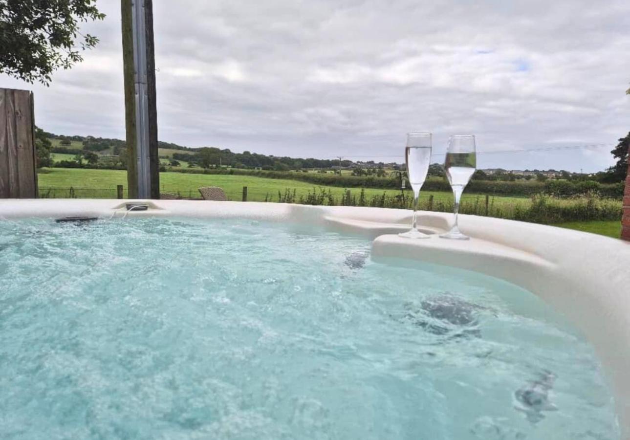 Bowland Breaks- The Shippon Luxury Holiday Let, Luxury Barn Escape with Optional Hot Tub, Log Burner,Comfy Beds, and Views view 2