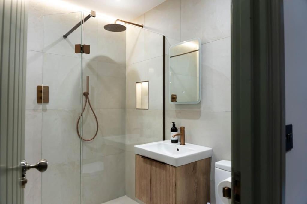 The Verdant Apartment