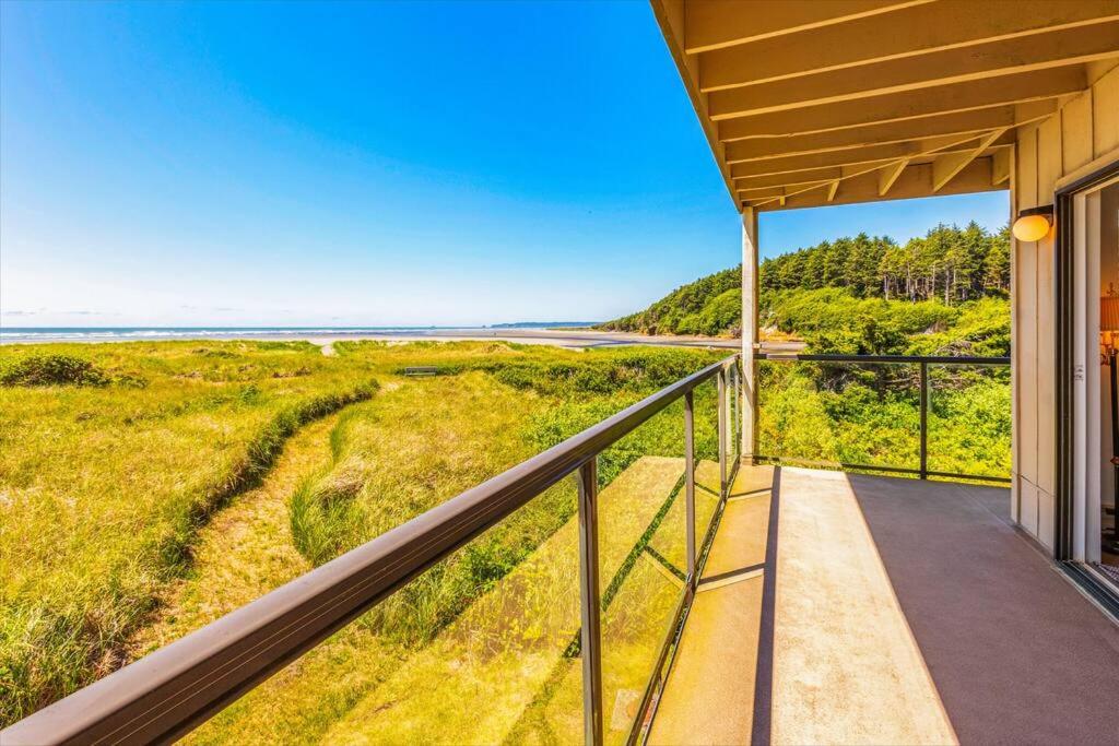 Waterfront Condo right on the Pacific Ocean view 2