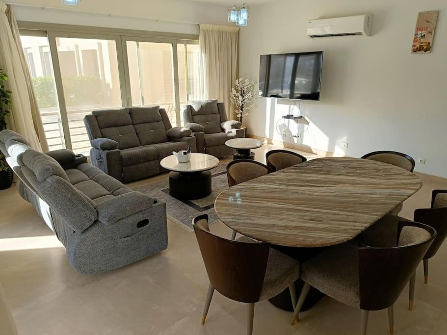 Carrara White 3BR APT W/Garden view and Pool