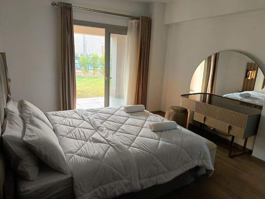 Carrara White 3BR APT W/Garden view and Pool