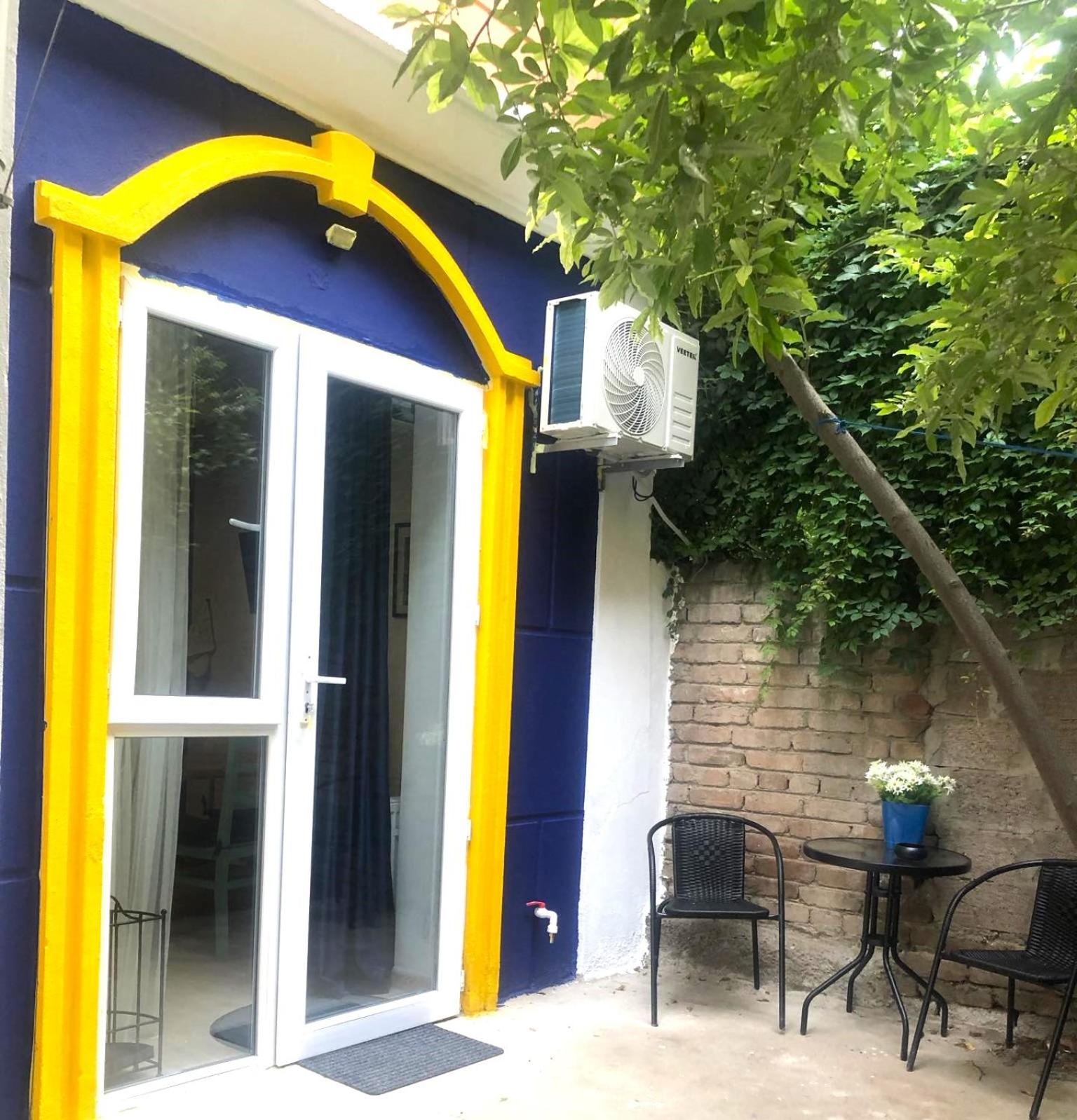 Style Apartment with Courtyard