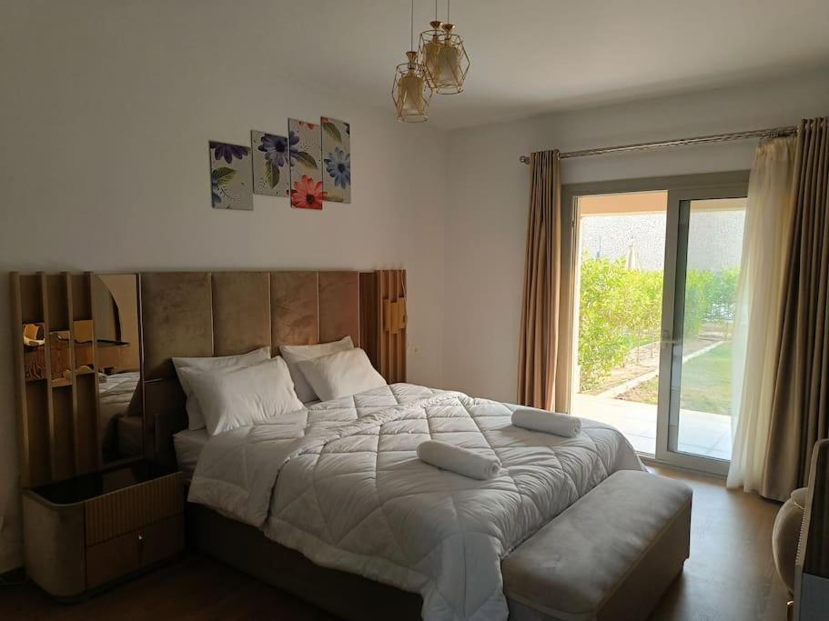 Carrara White 3BR APT W/Garden view and Pool
